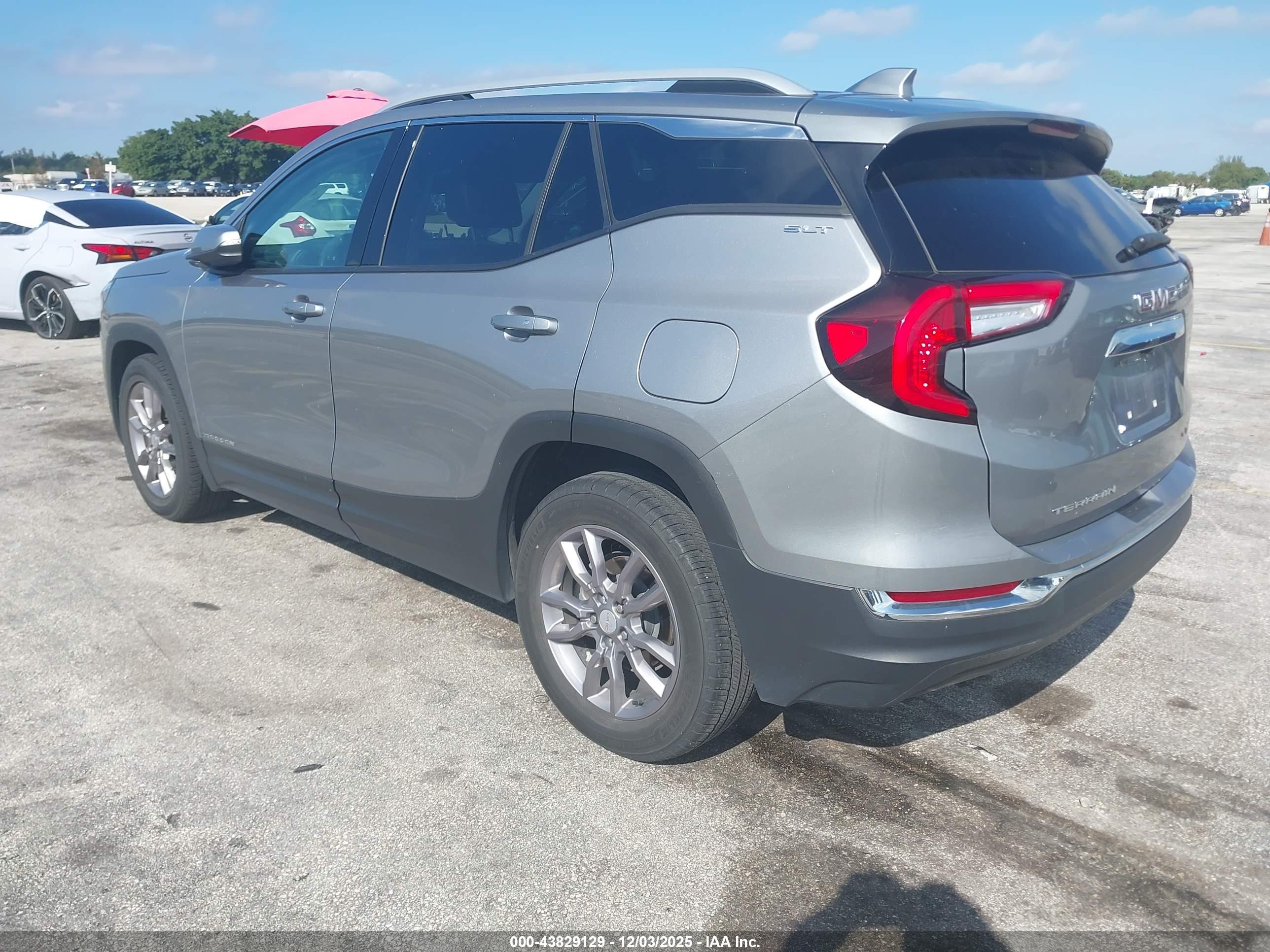 GMC TERRAIN image 3