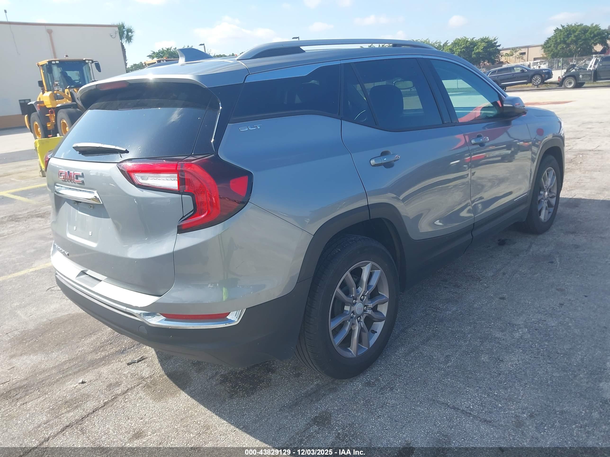 GMC TERRAIN image 4