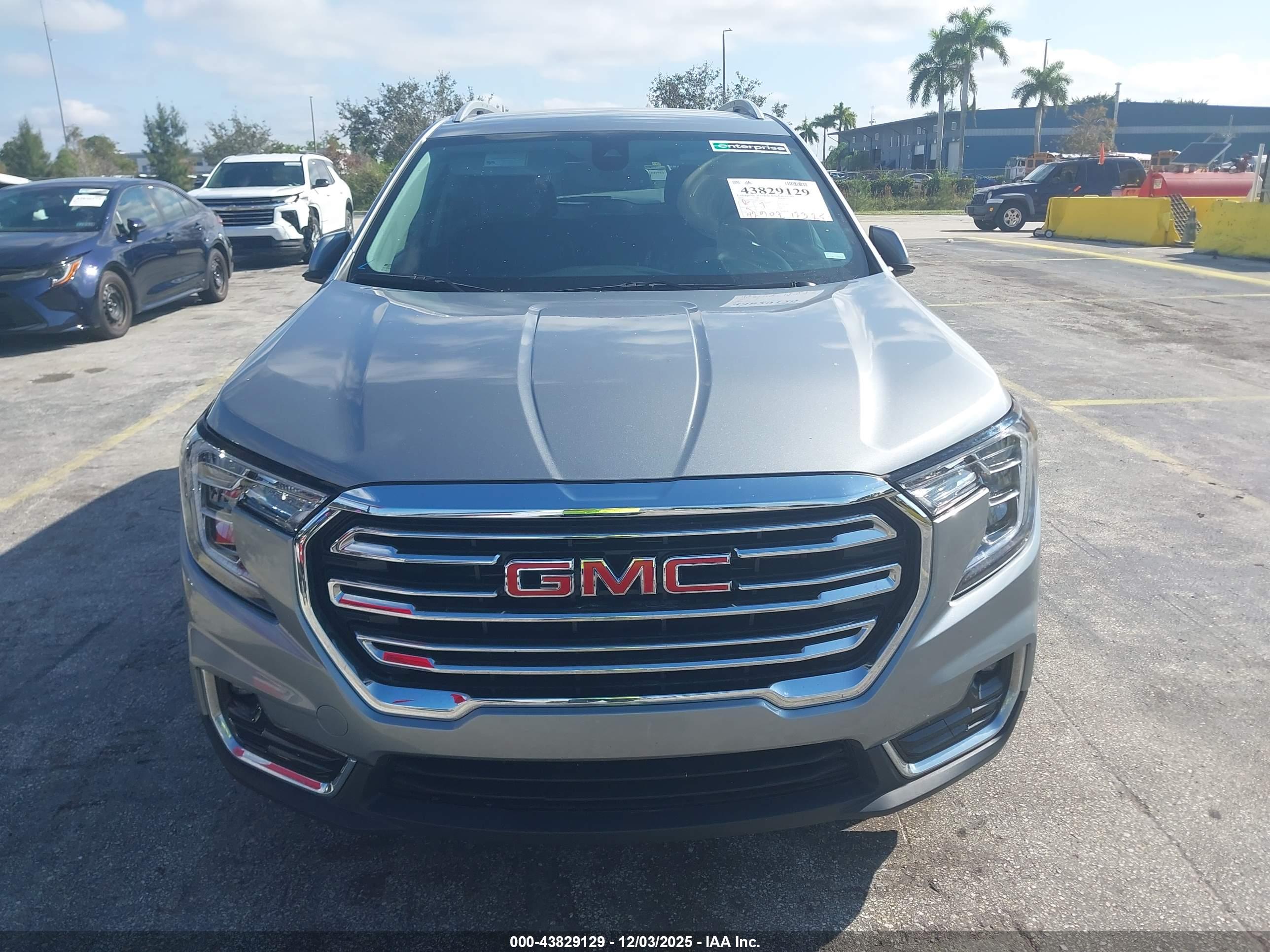 GMC TERRAIN image 6