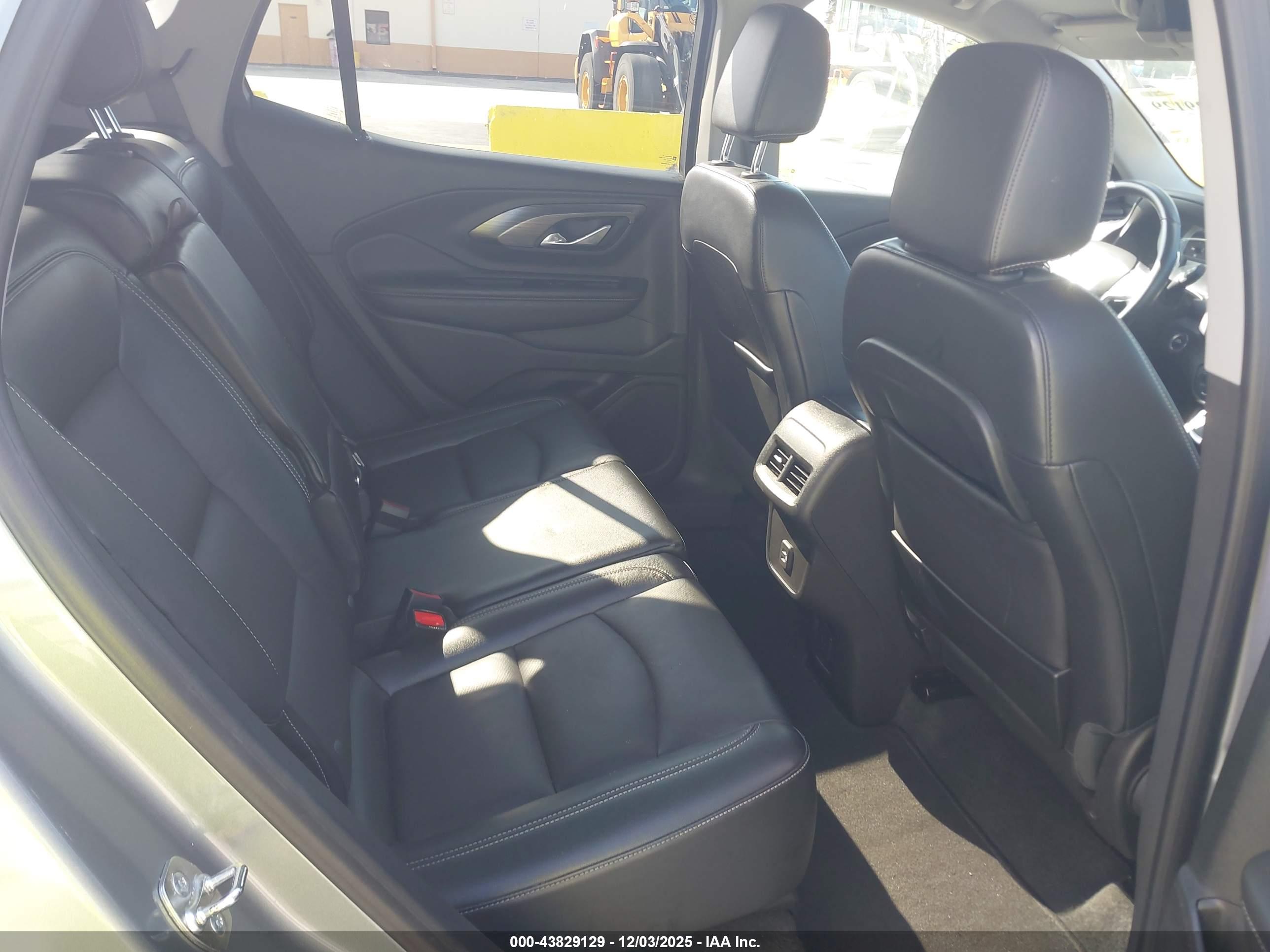 GMC TERRAIN image 8