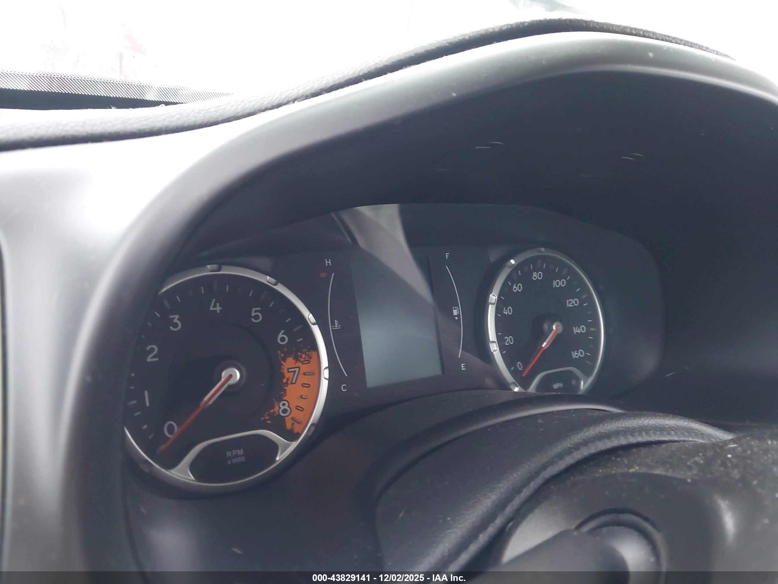 JEEP RENEGADE image 7