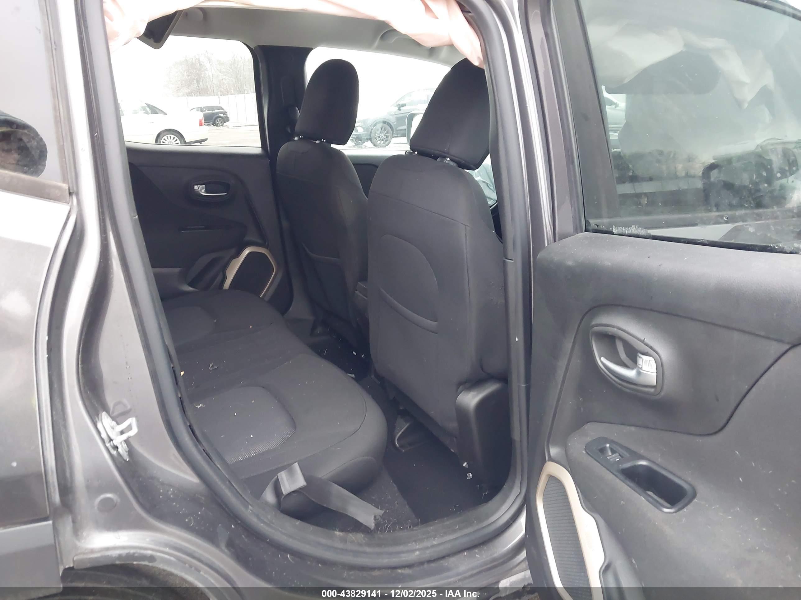 JEEP RENEGADE image 8