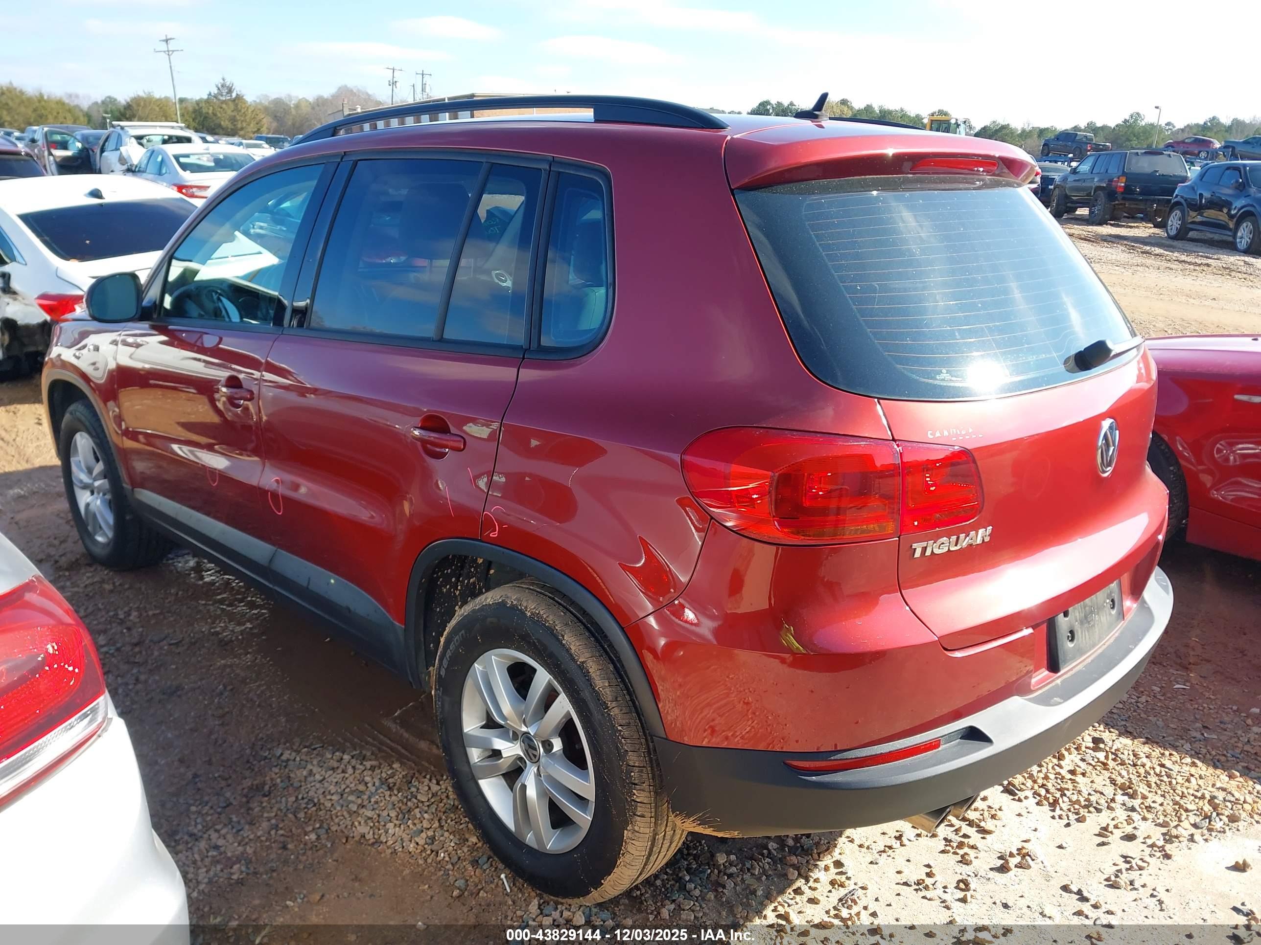 VOLKSWAGEN TIGUAN image 3