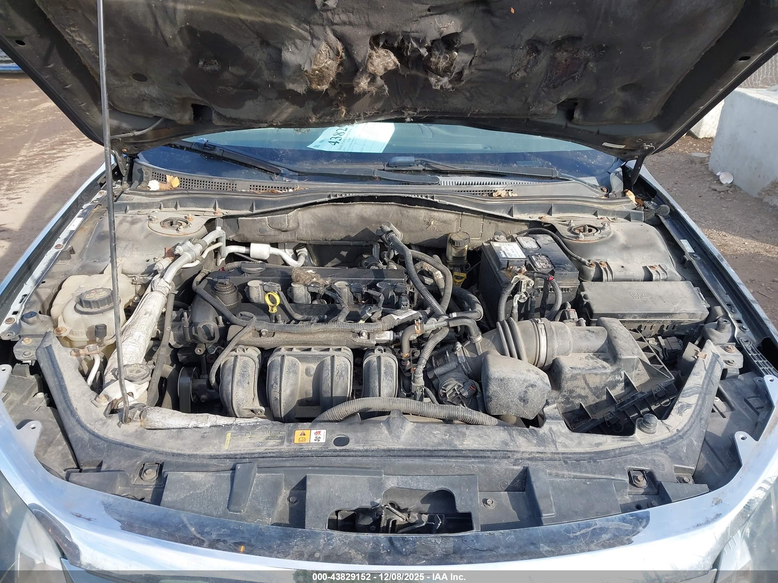 FORD FUSION image 10
