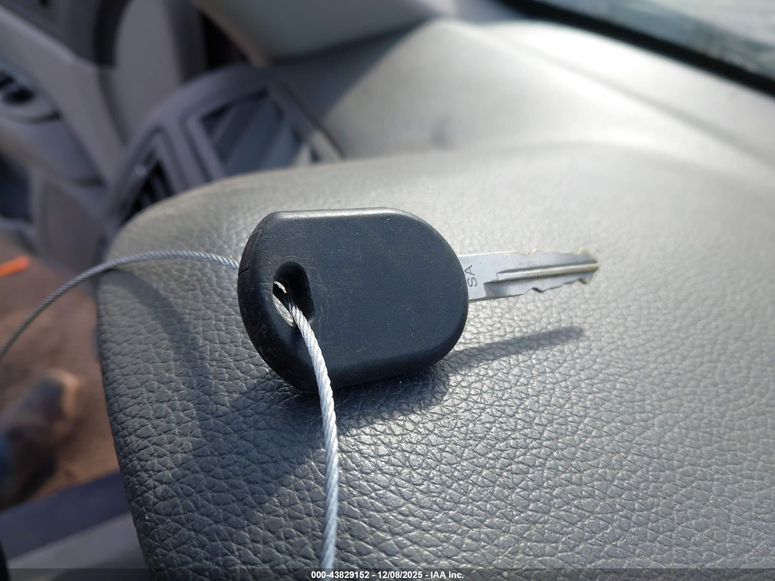 FORD FUSION image 11