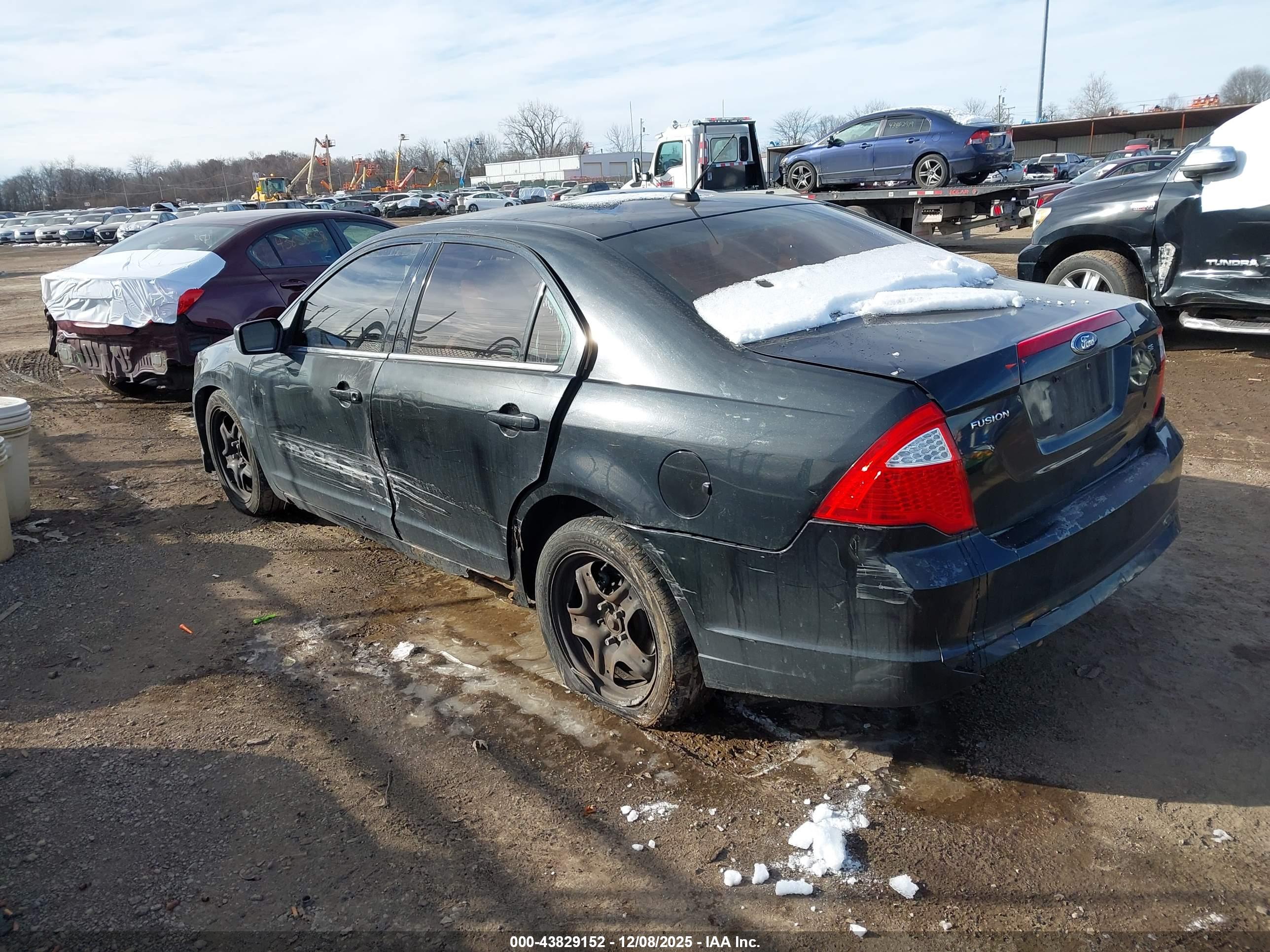 FORD FUSION image 3