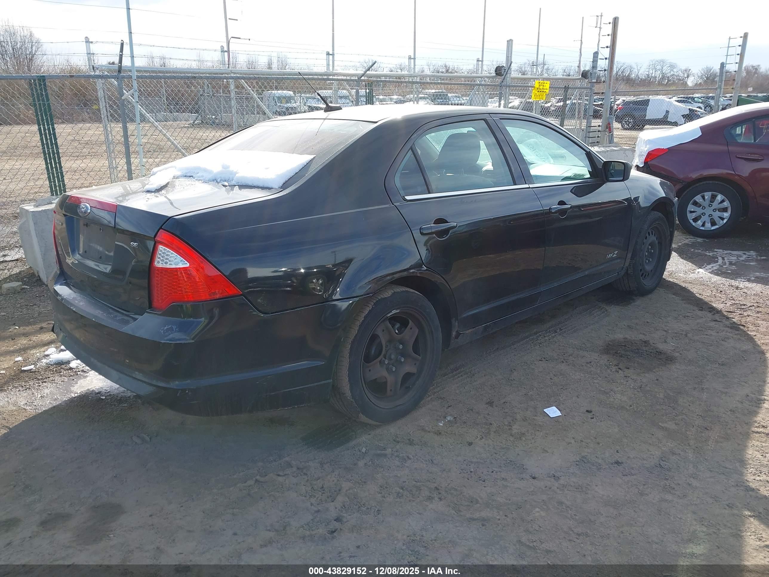 FORD FUSION image 4