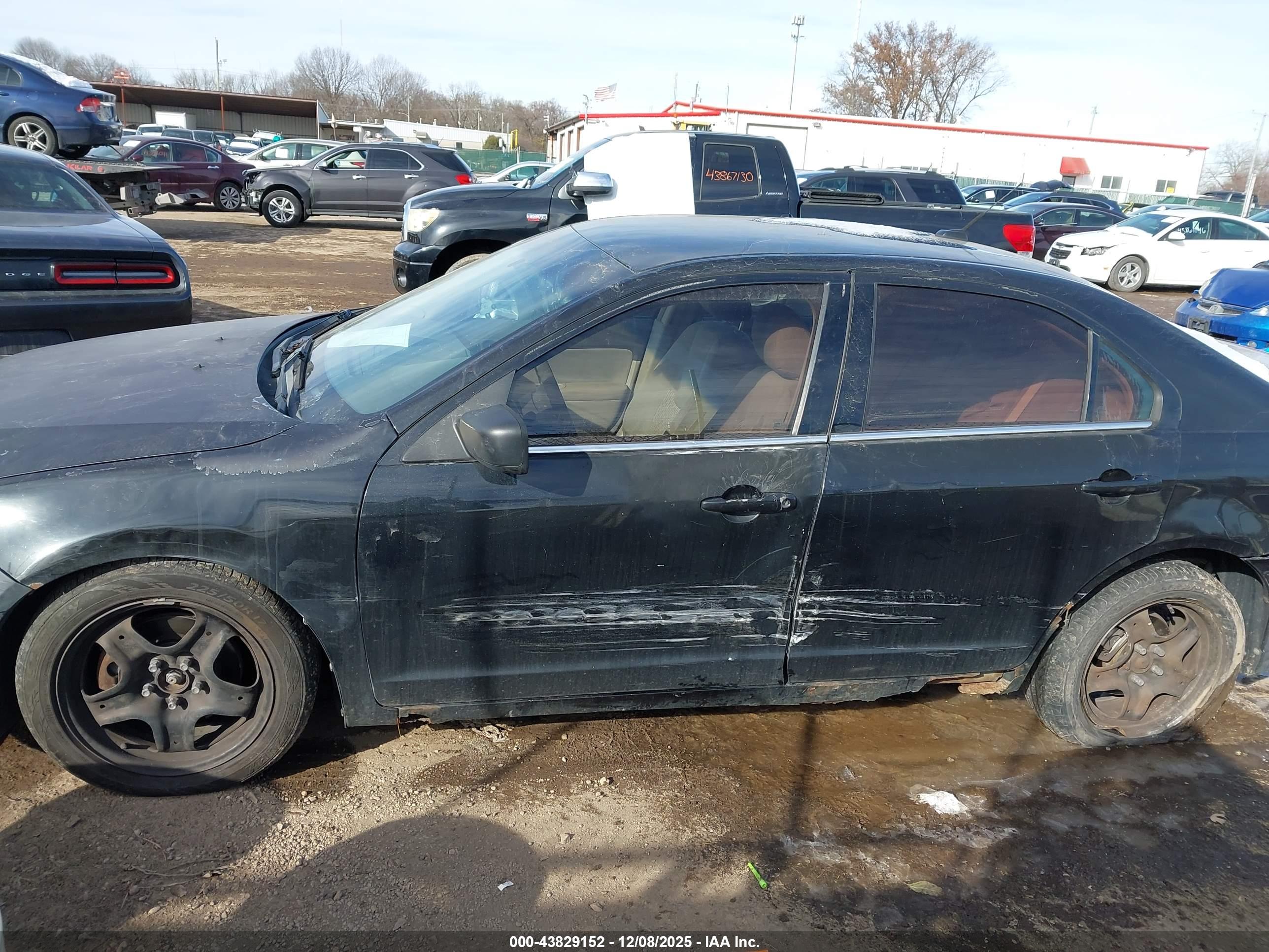 FORD FUSION image 6