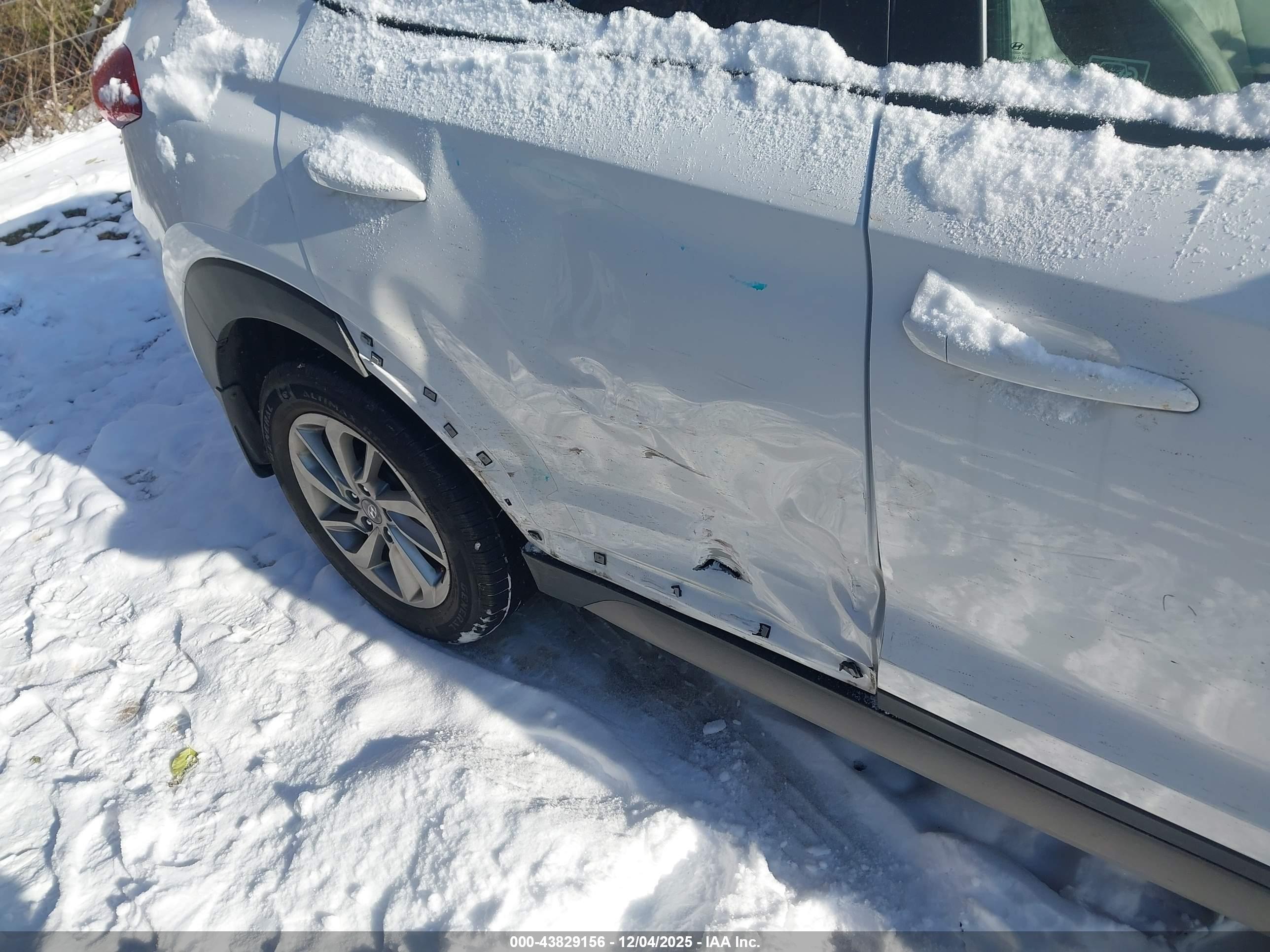 HYUNDAI TUCSON image 6