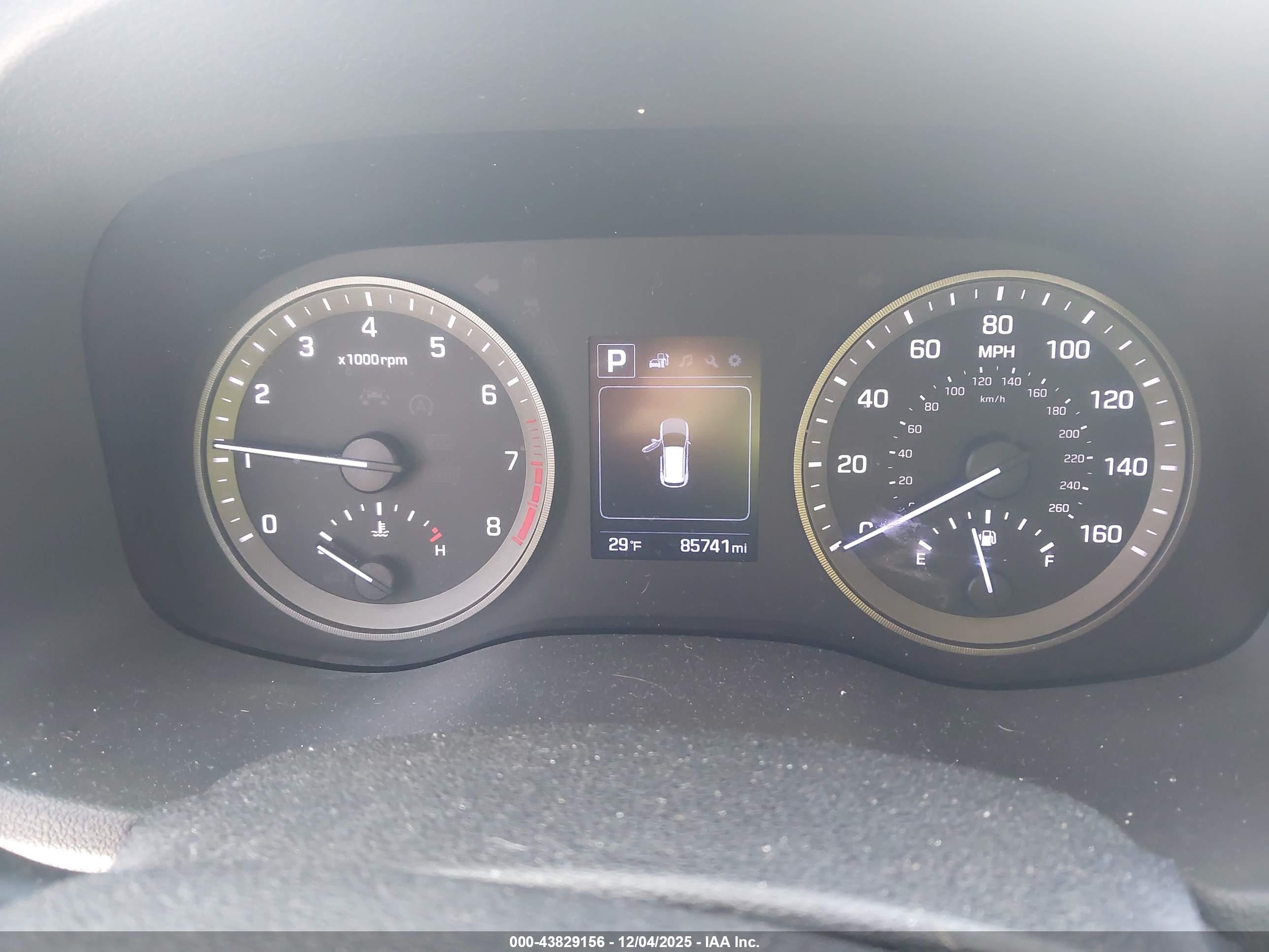 HYUNDAI TUCSON image 7