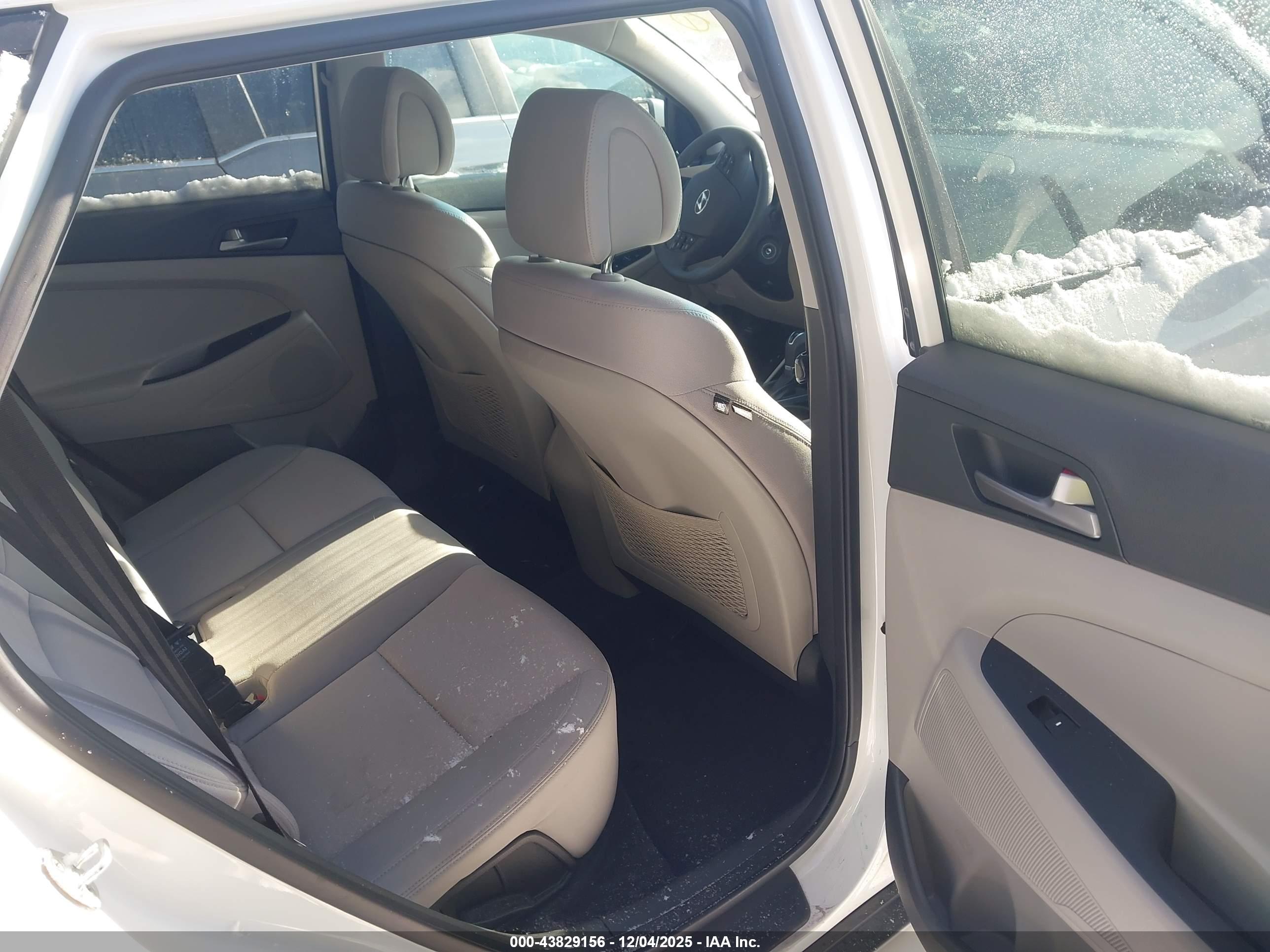 HYUNDAI TUCSON image 8