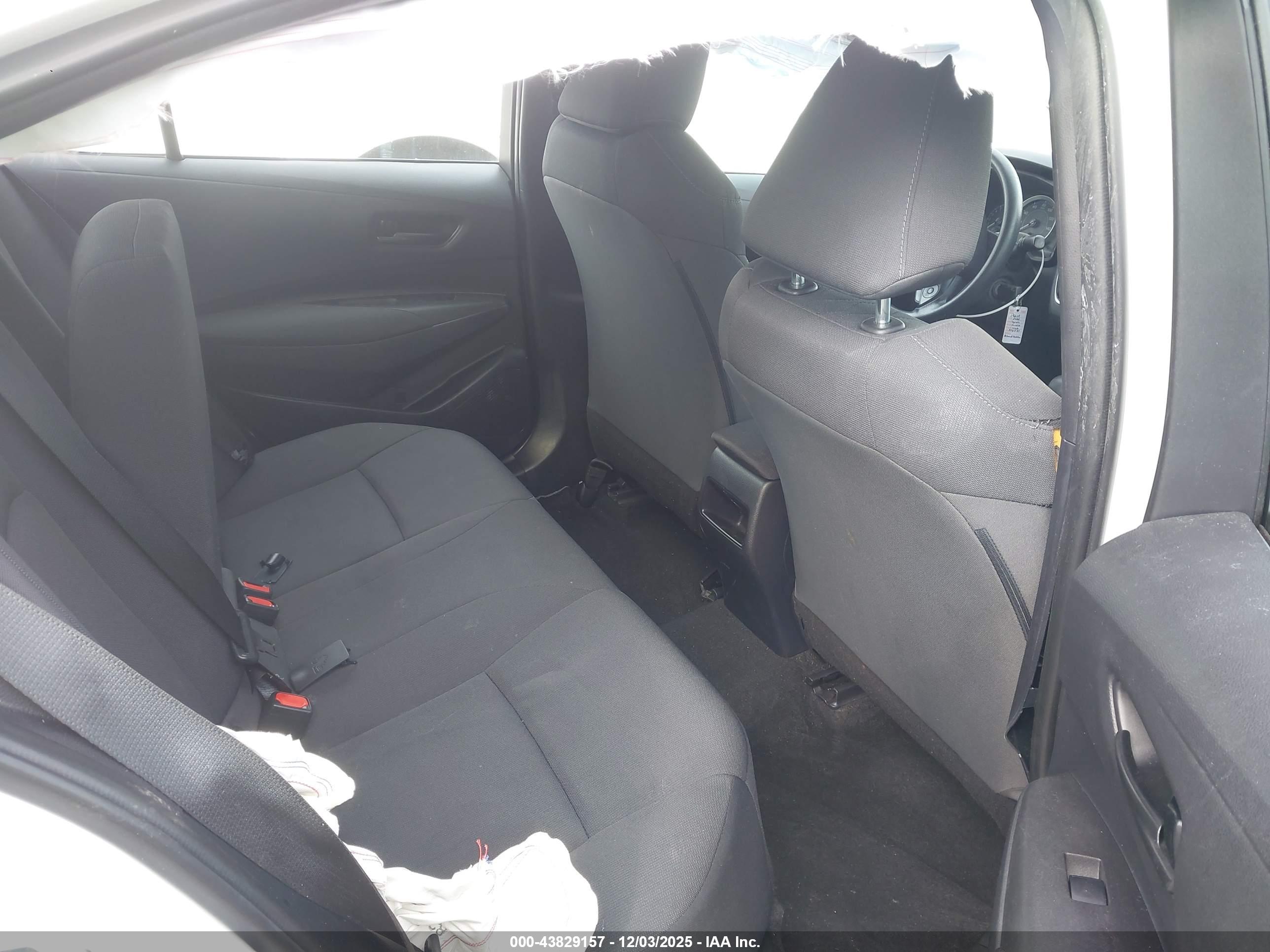 TOYOTA COROLLA image 8