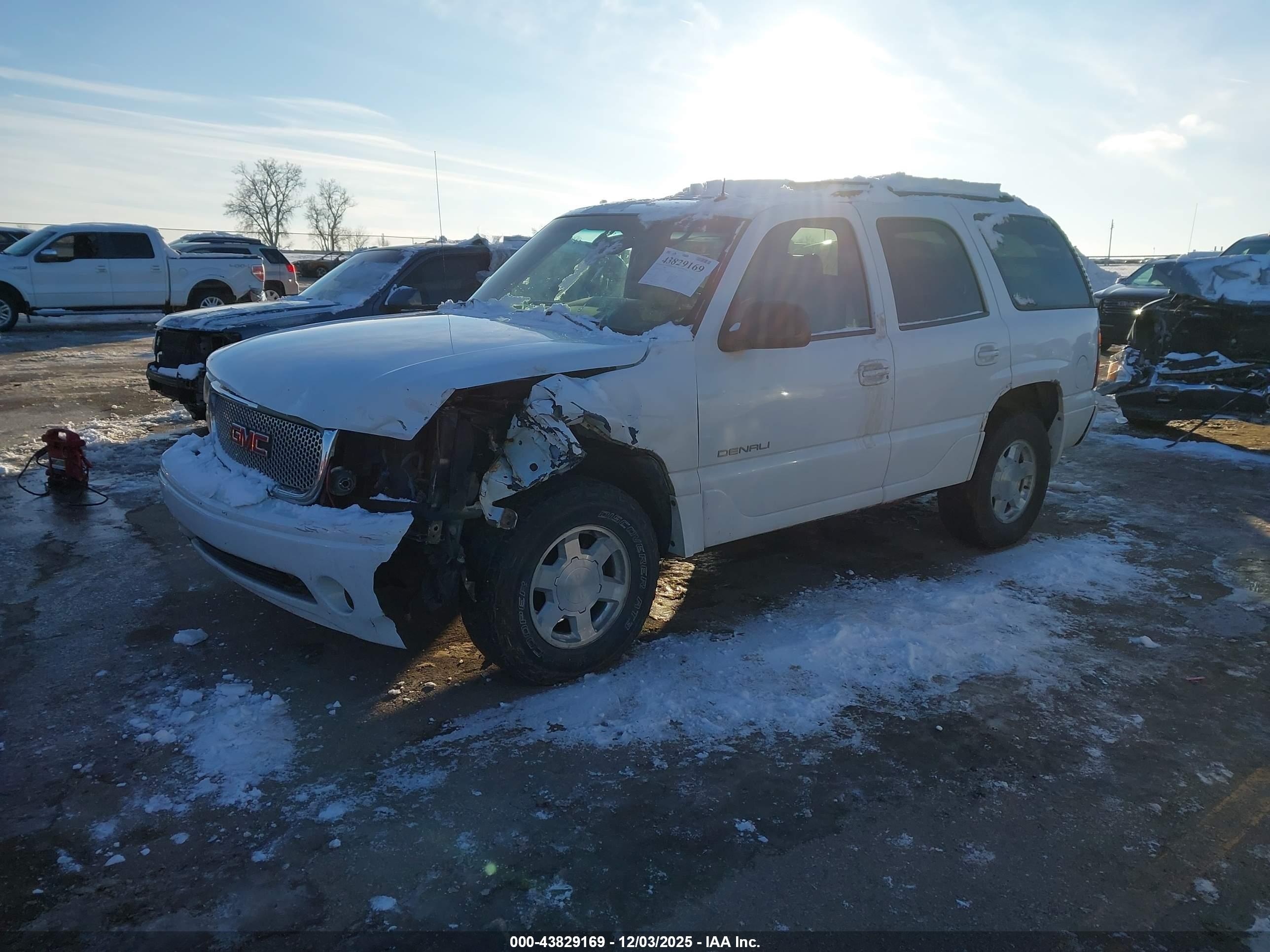 GMC YUKON image 2