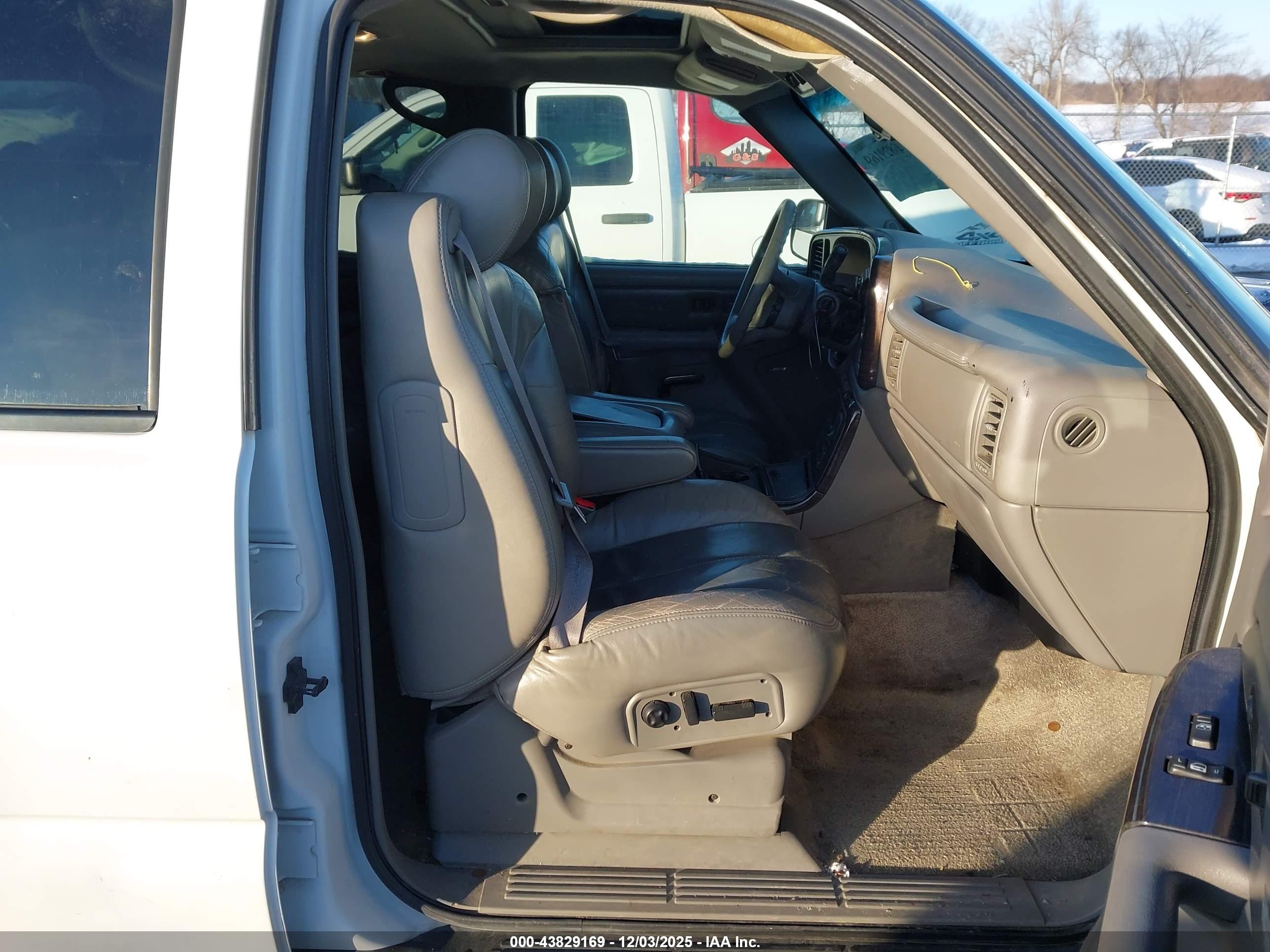 GMC YUKON image 5