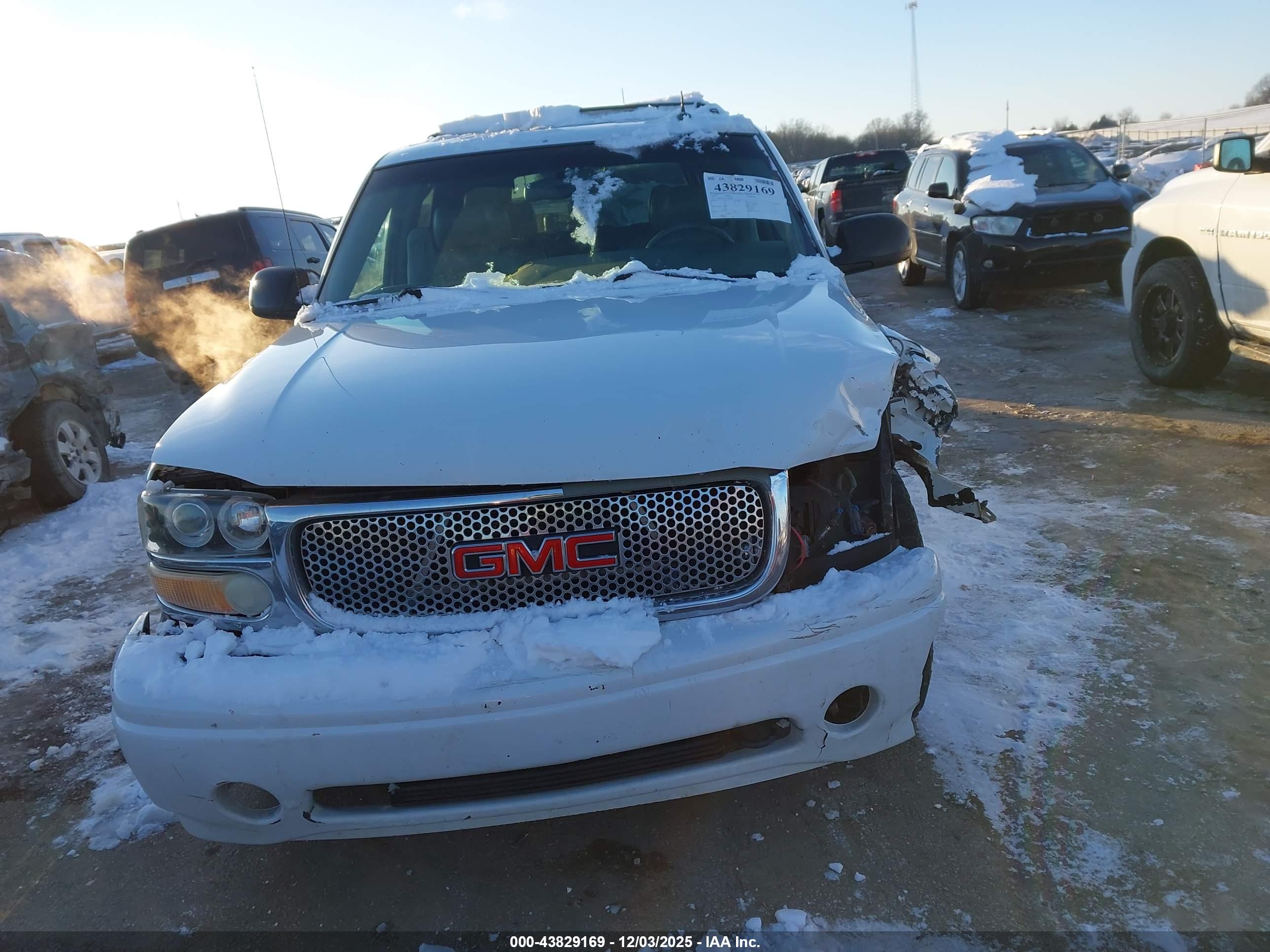 GMC YUKON image 6