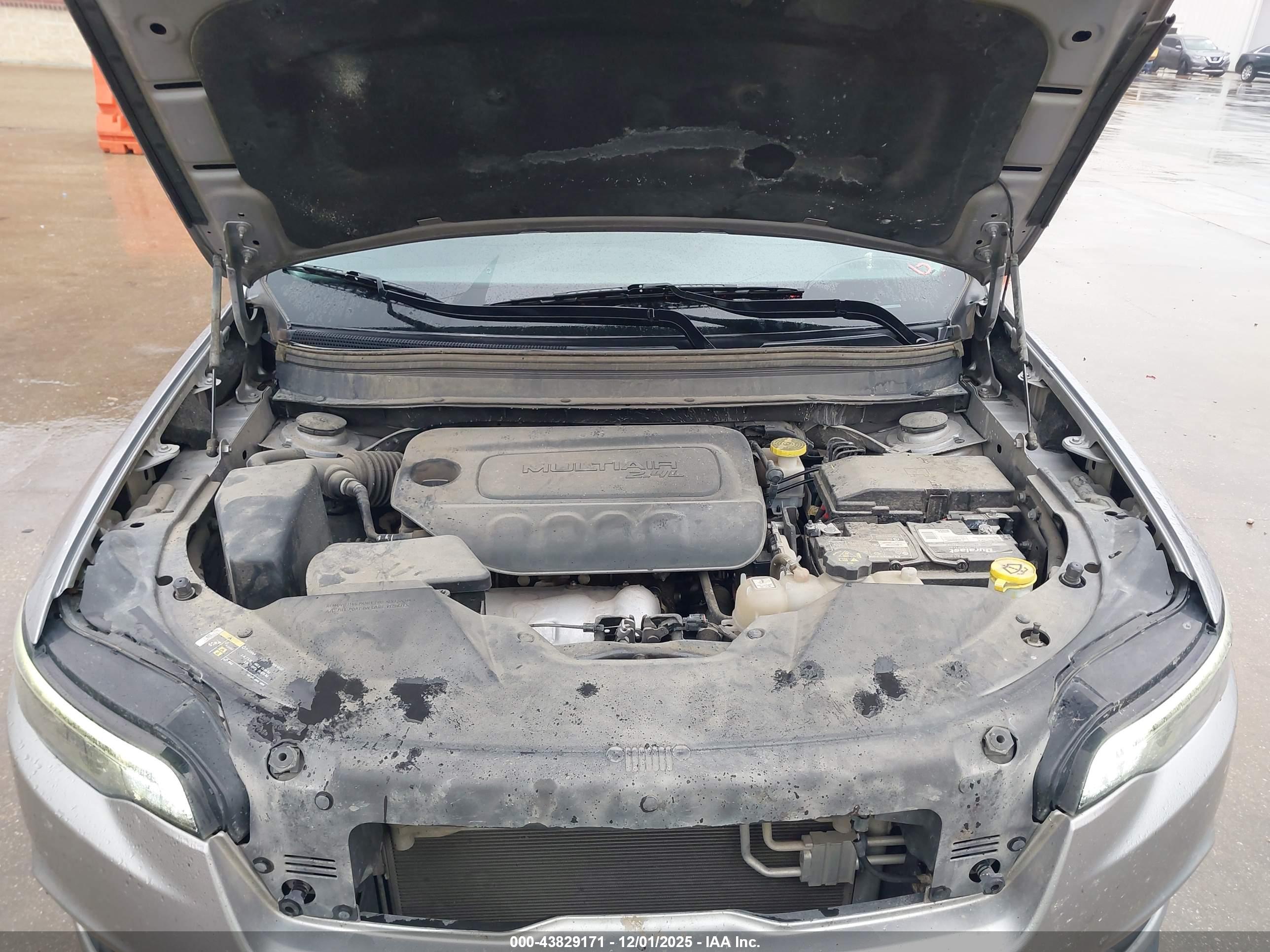 JEEP CHEROKEE image 10