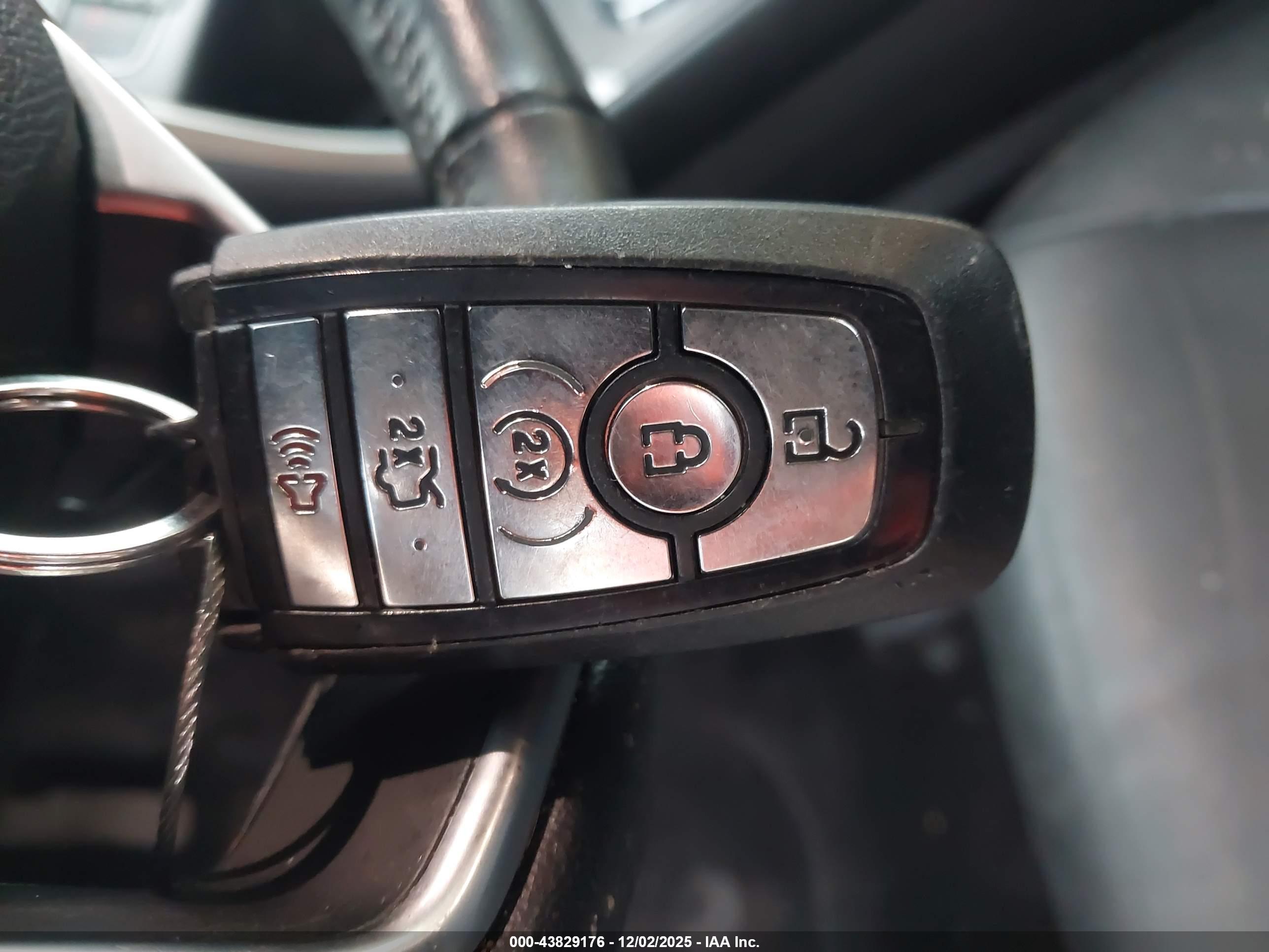 FORD FUSION image 11
