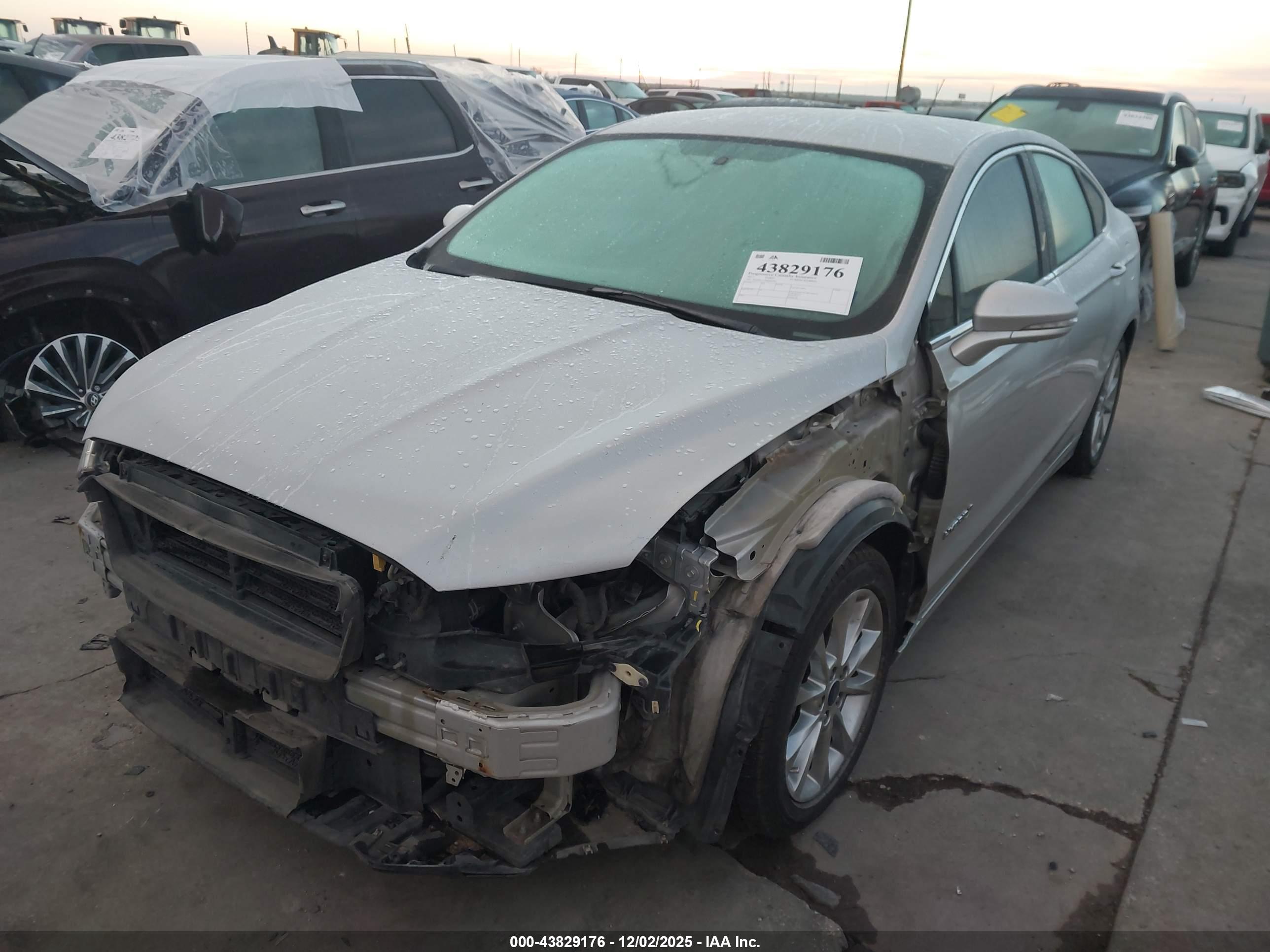 FORD FUSION image 2