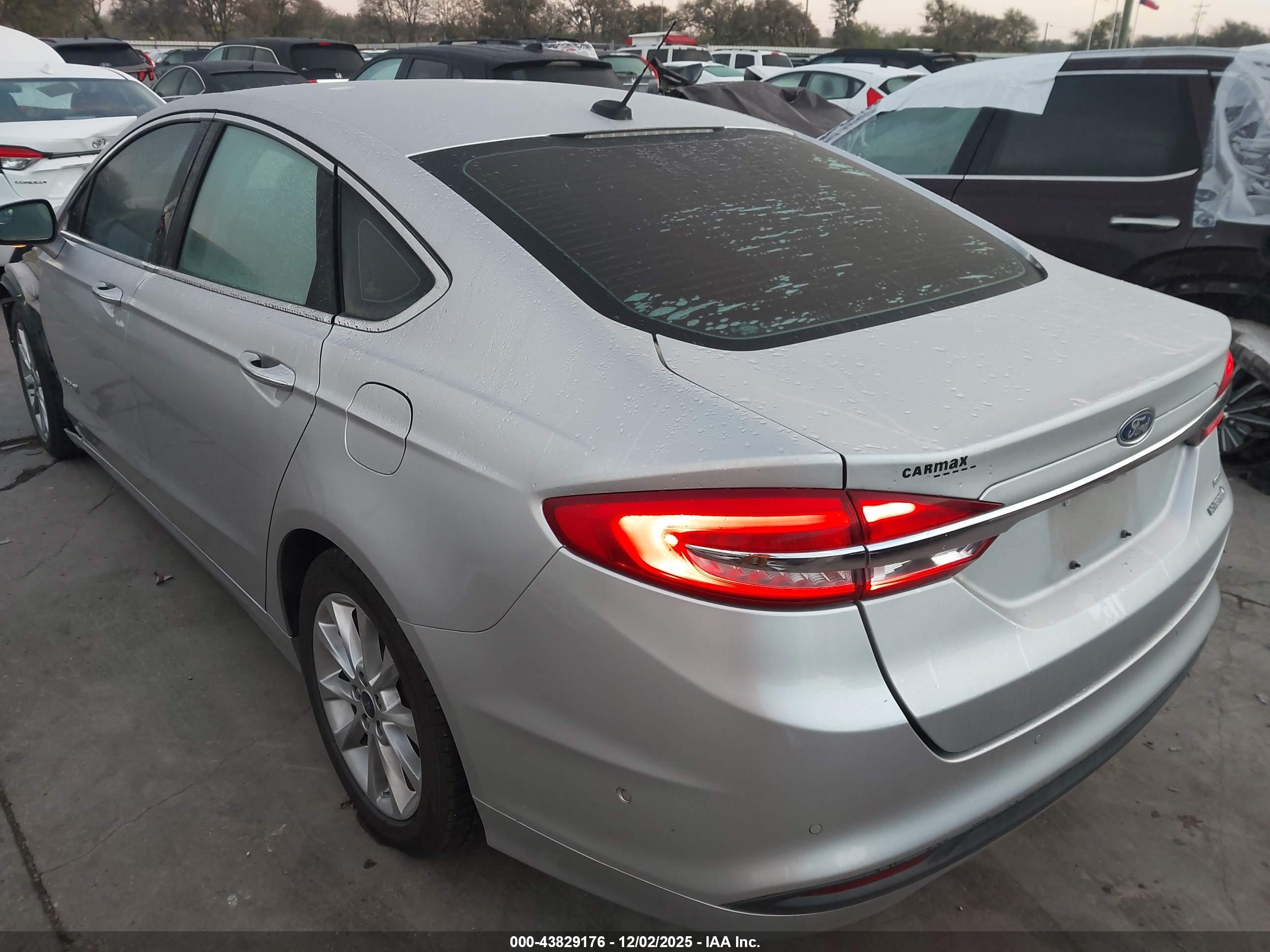 FORD FUSION image 3
