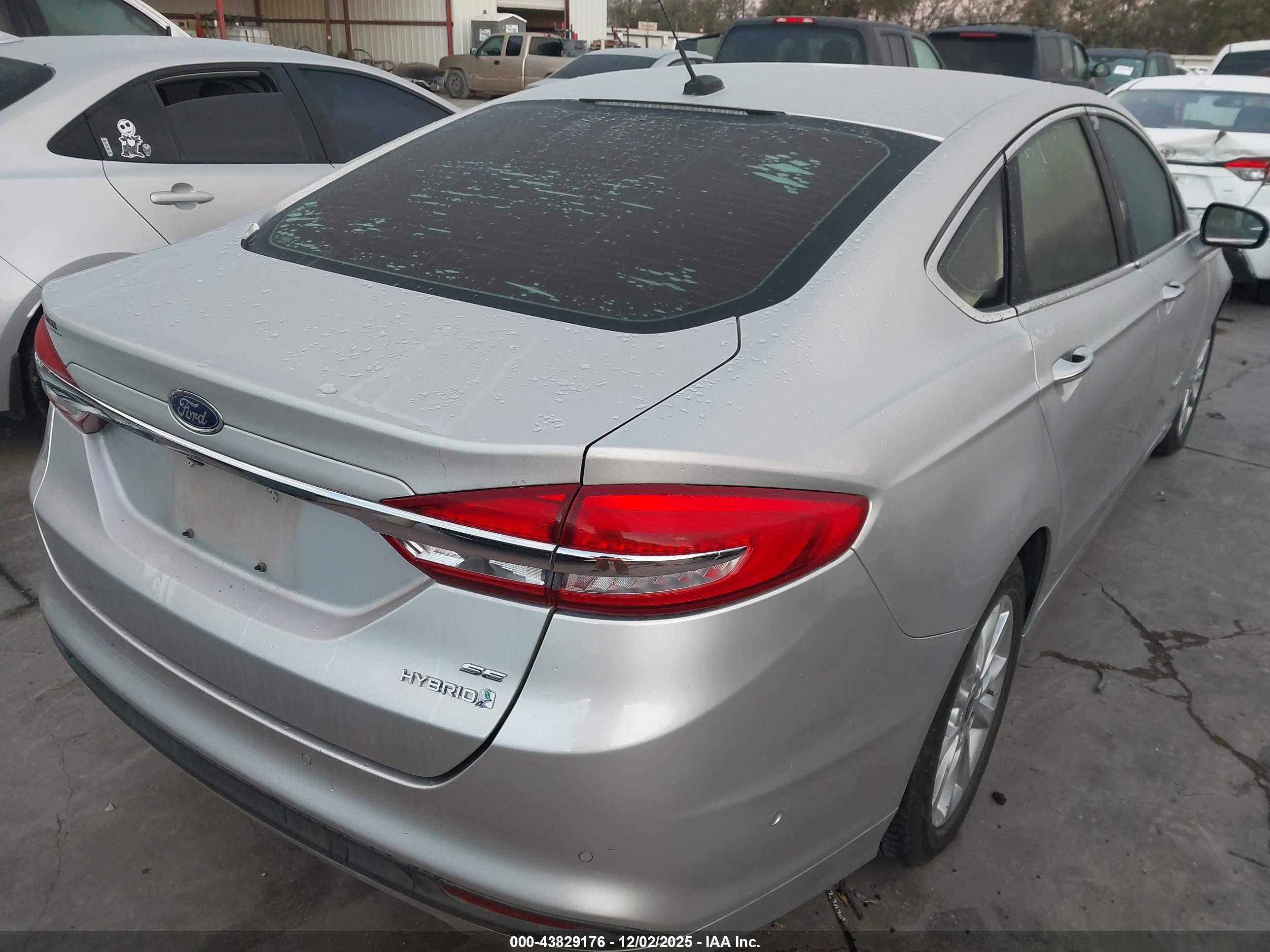 FORD FUSION image 4