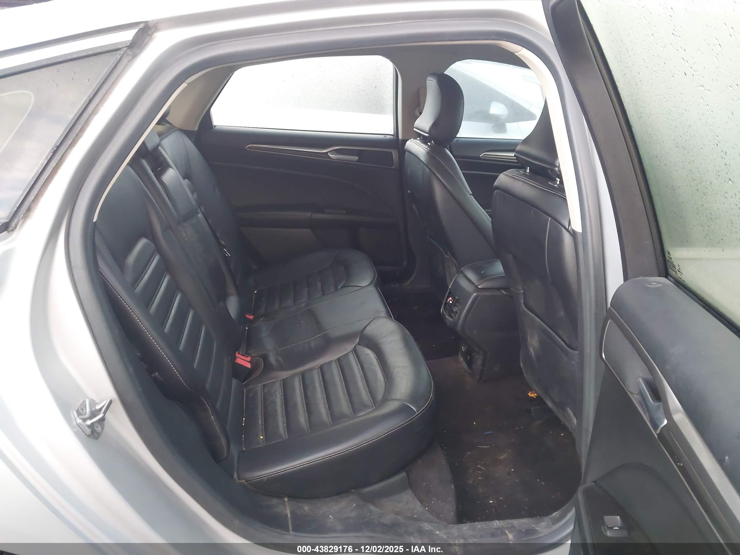 FORD FUSION image 8