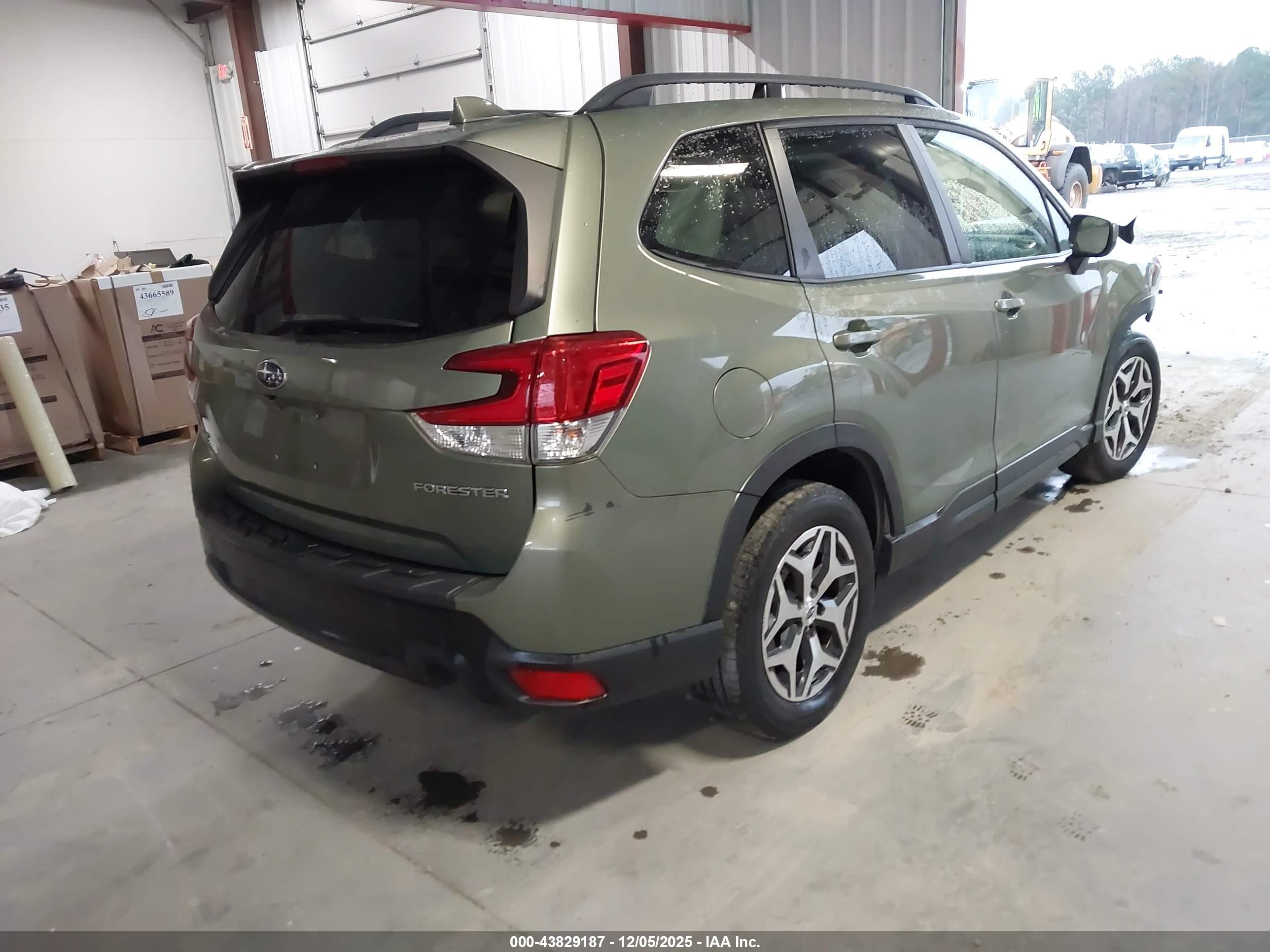 SUBARU FORESTER image 4