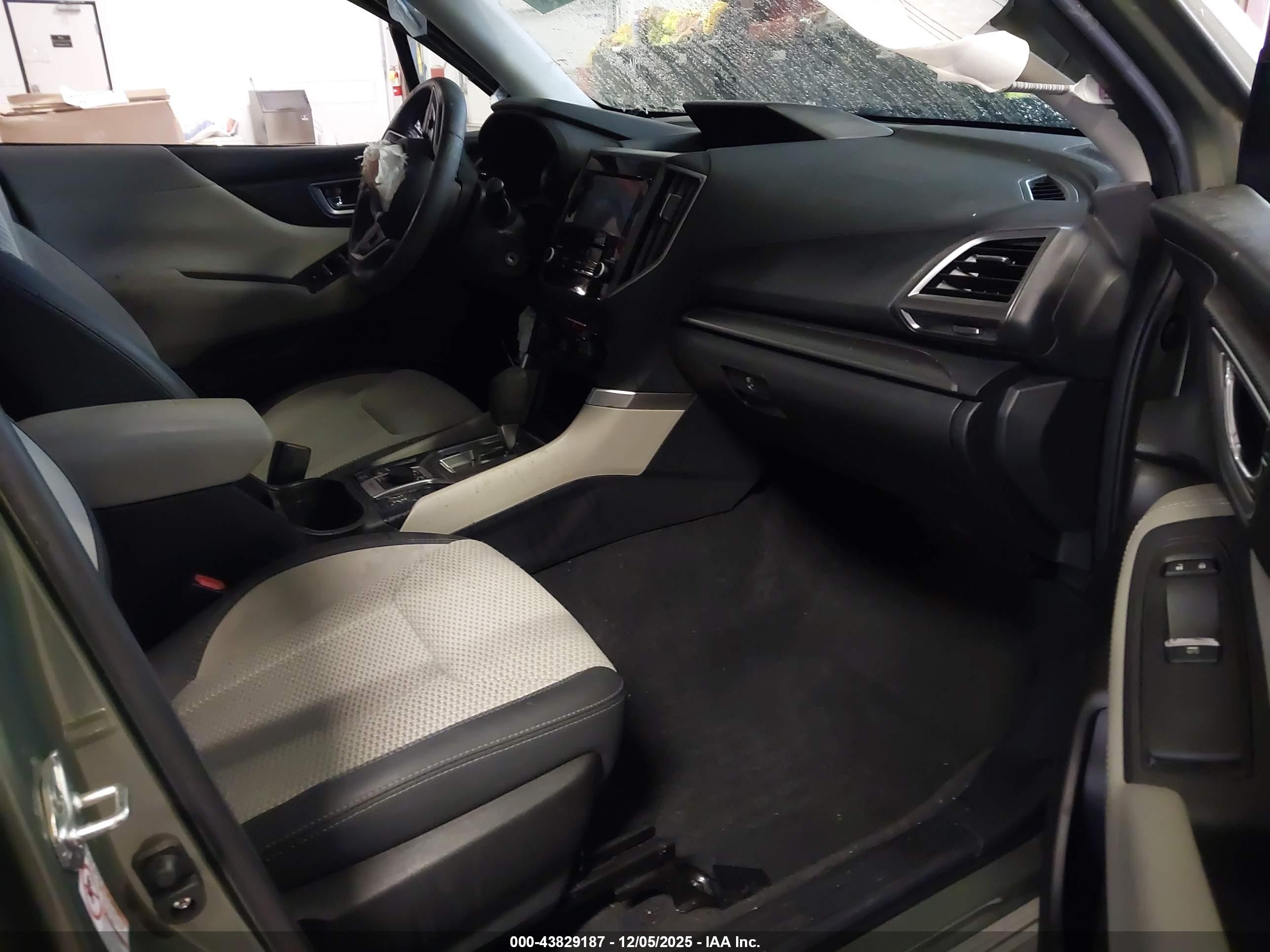 SUBARU FORESTER image 5