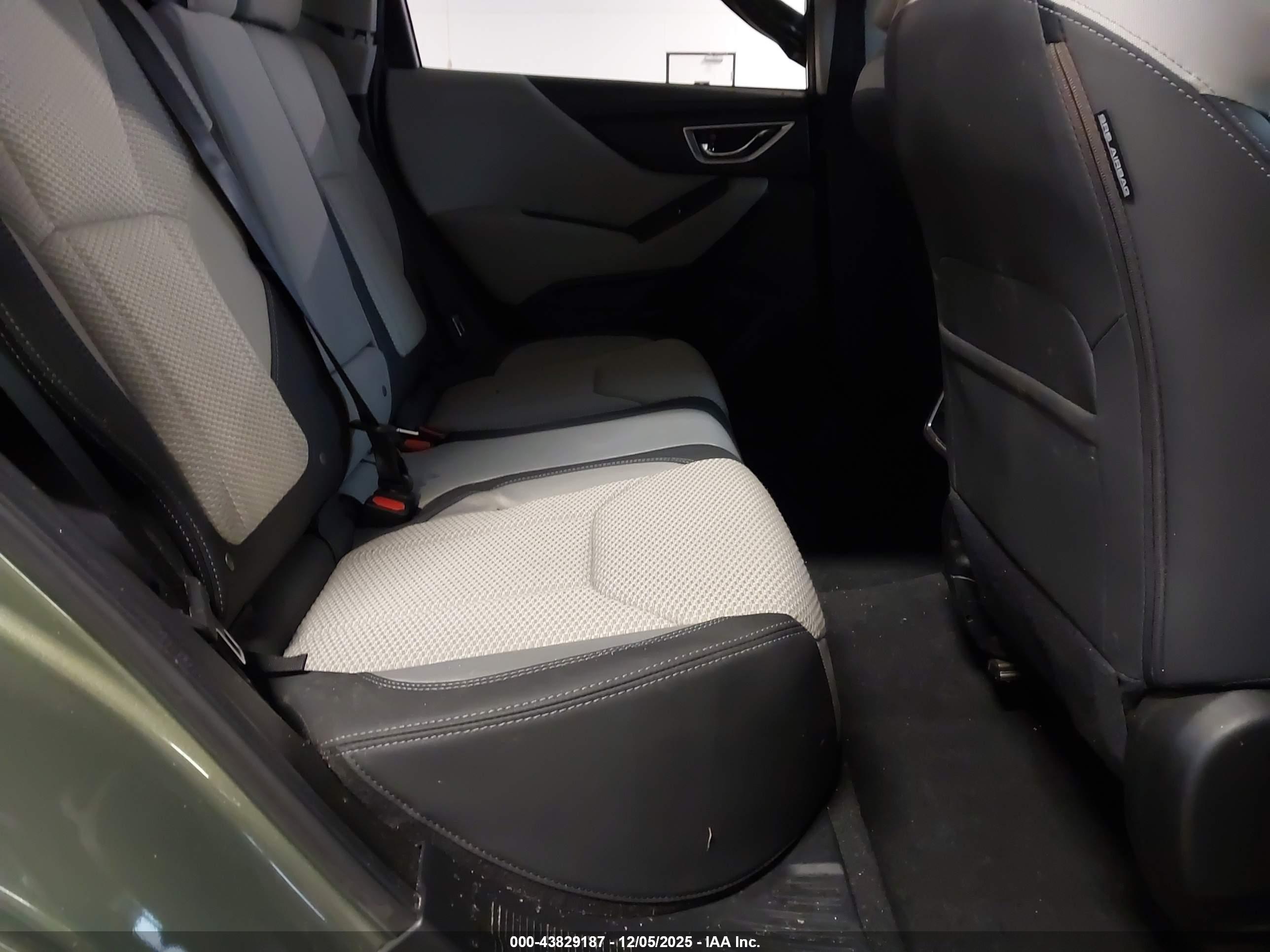 SUBARU FORESTER image 8