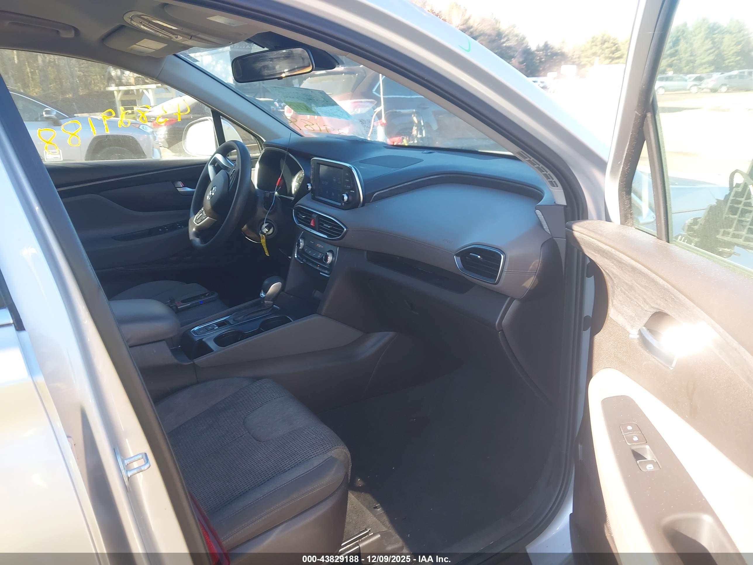 HYUNDAI SANTA image 5