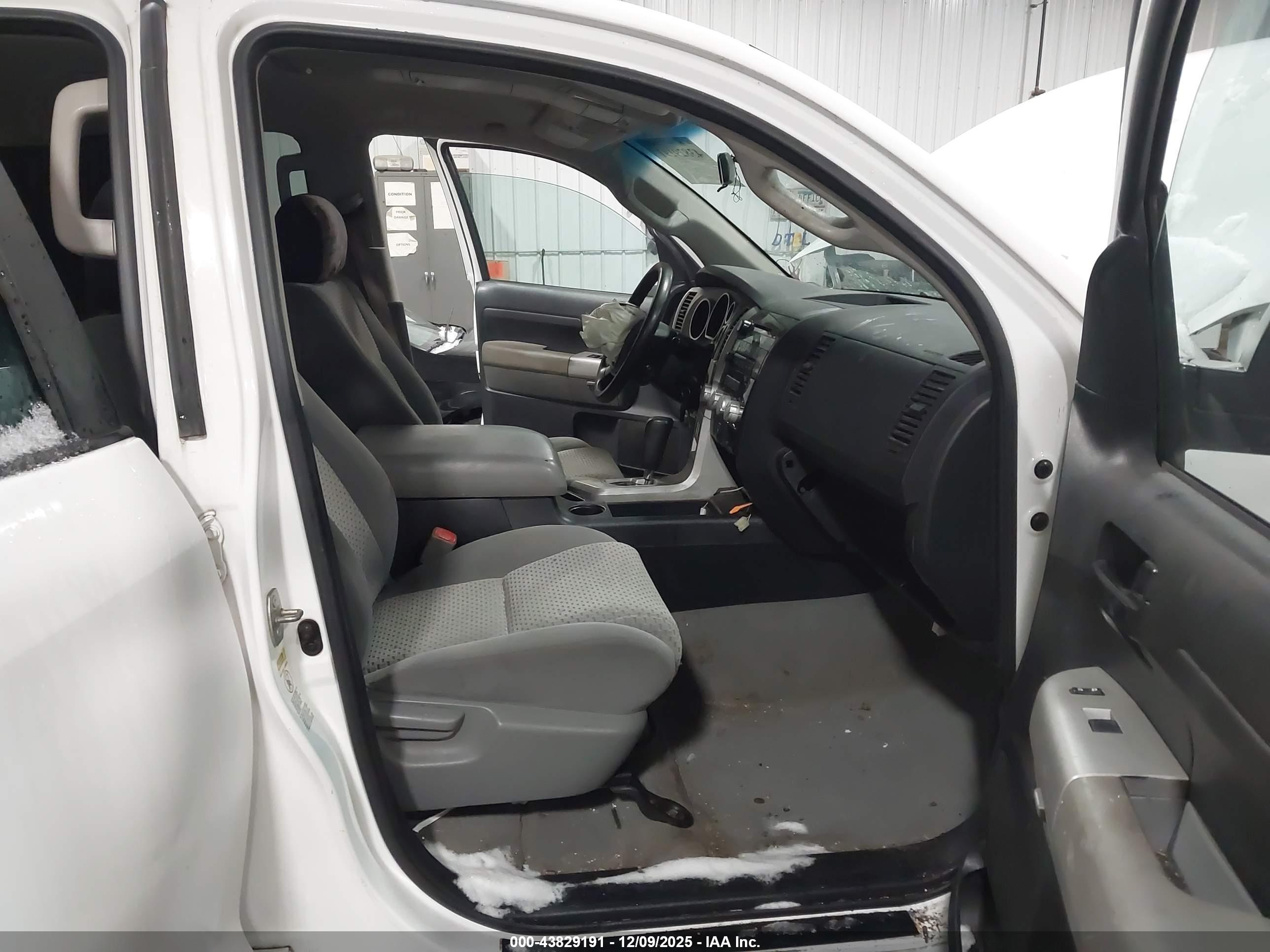 TOYOTA TUNDRA image 5