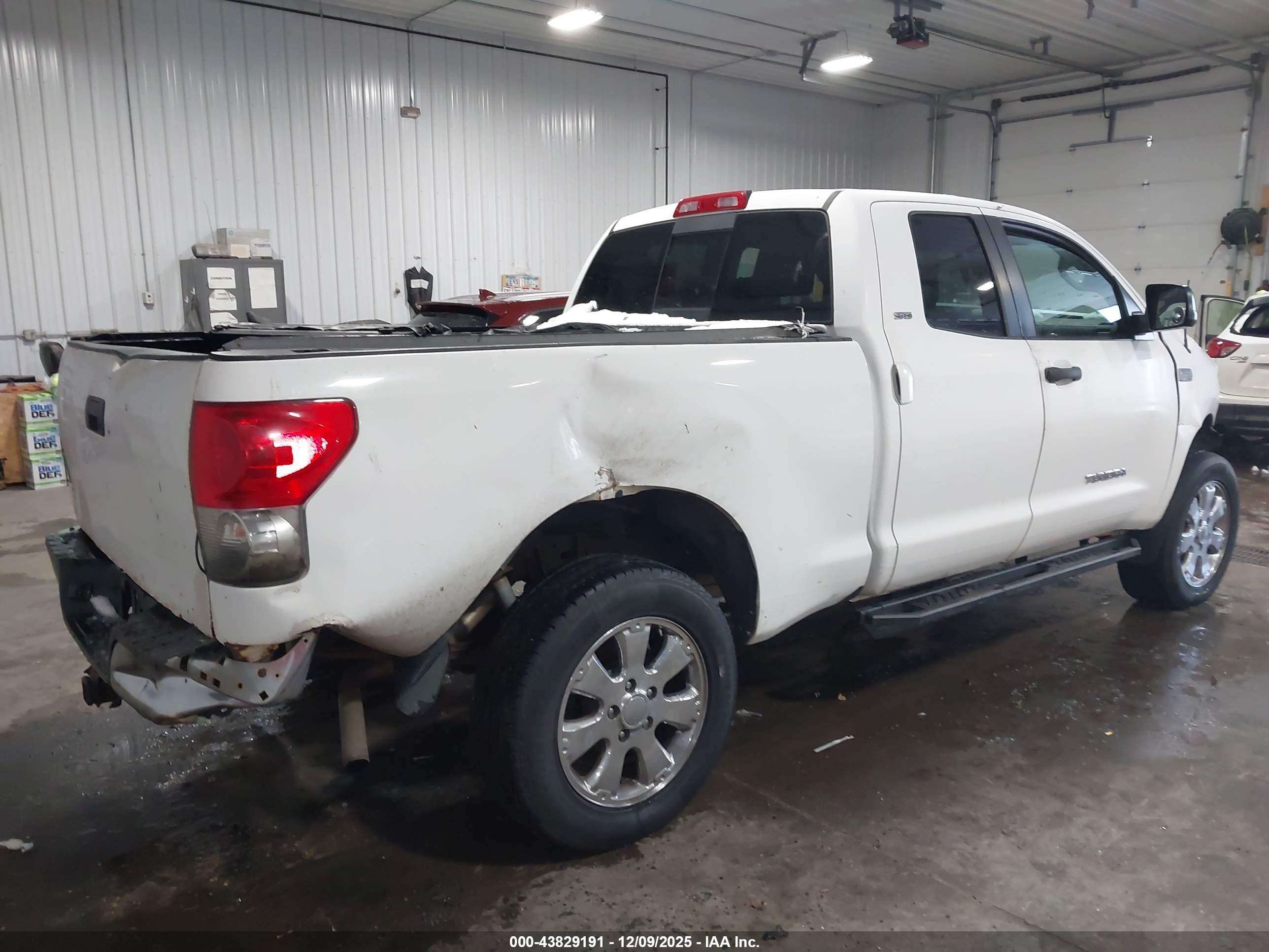 TOYOTA TUNDRA image 6