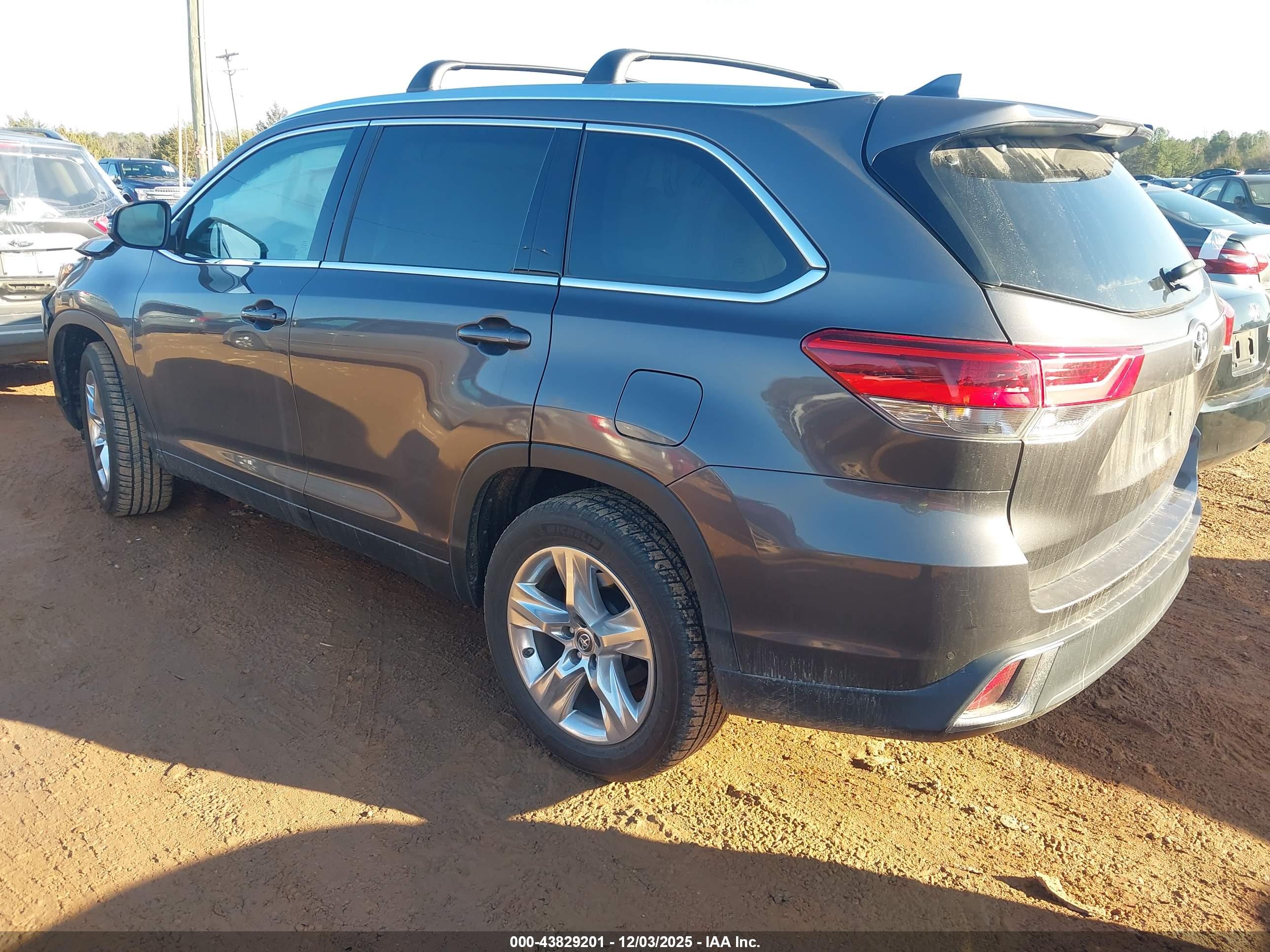 TOYOTA HIGHLANDER image 3