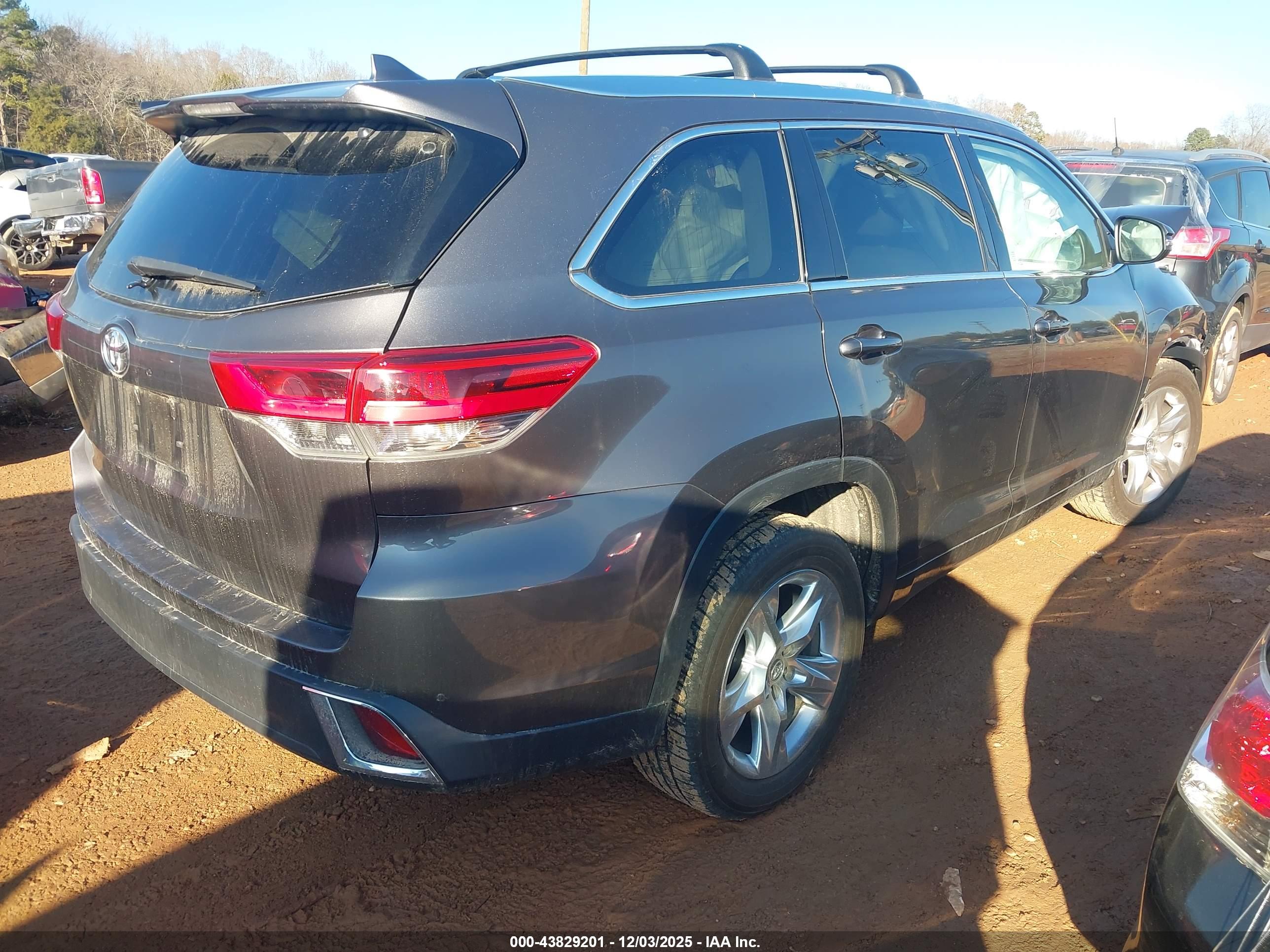 TOYOTA HIGHLANDER image 4