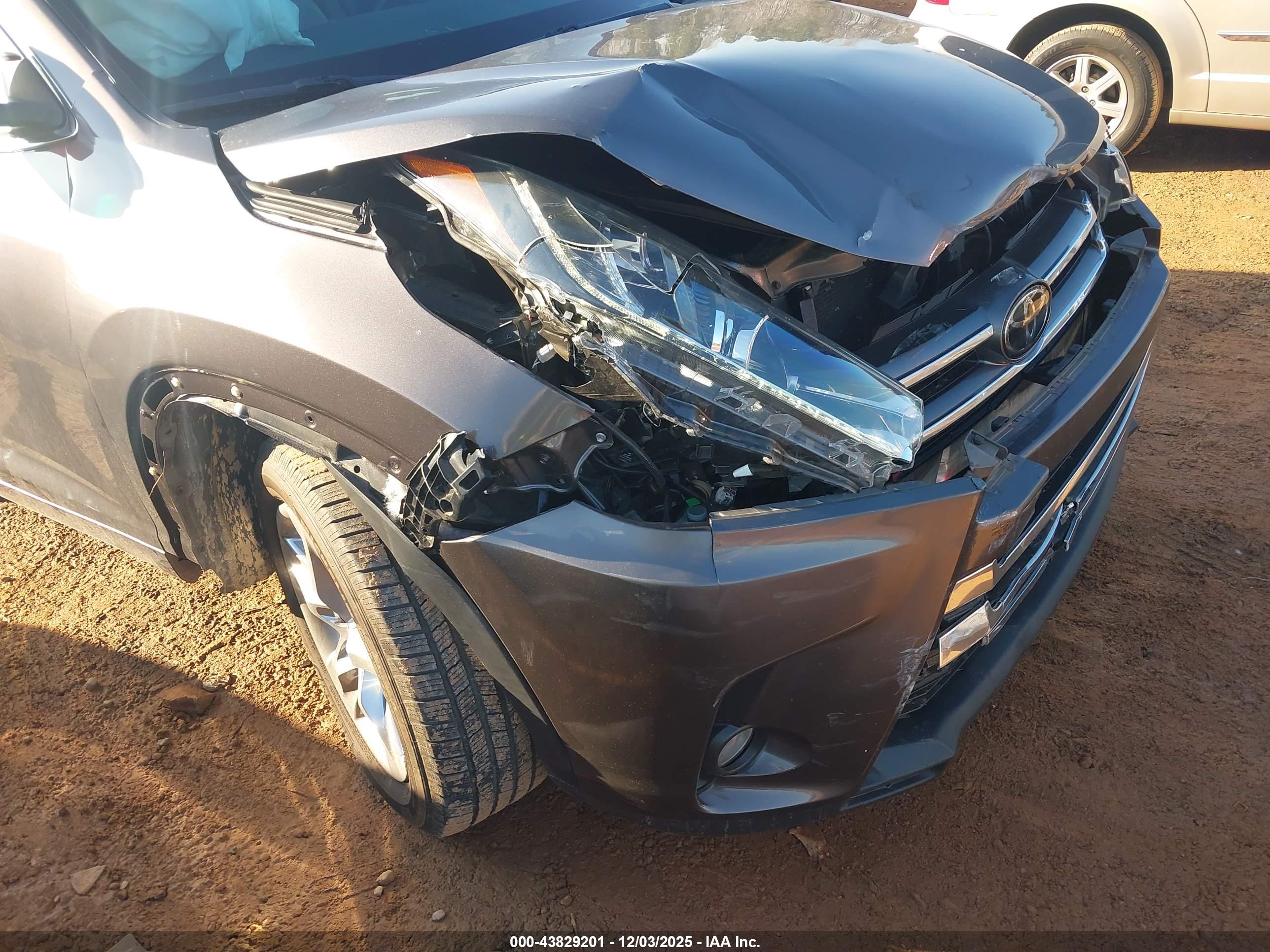 TOYOTA HIGHLANDER image 6