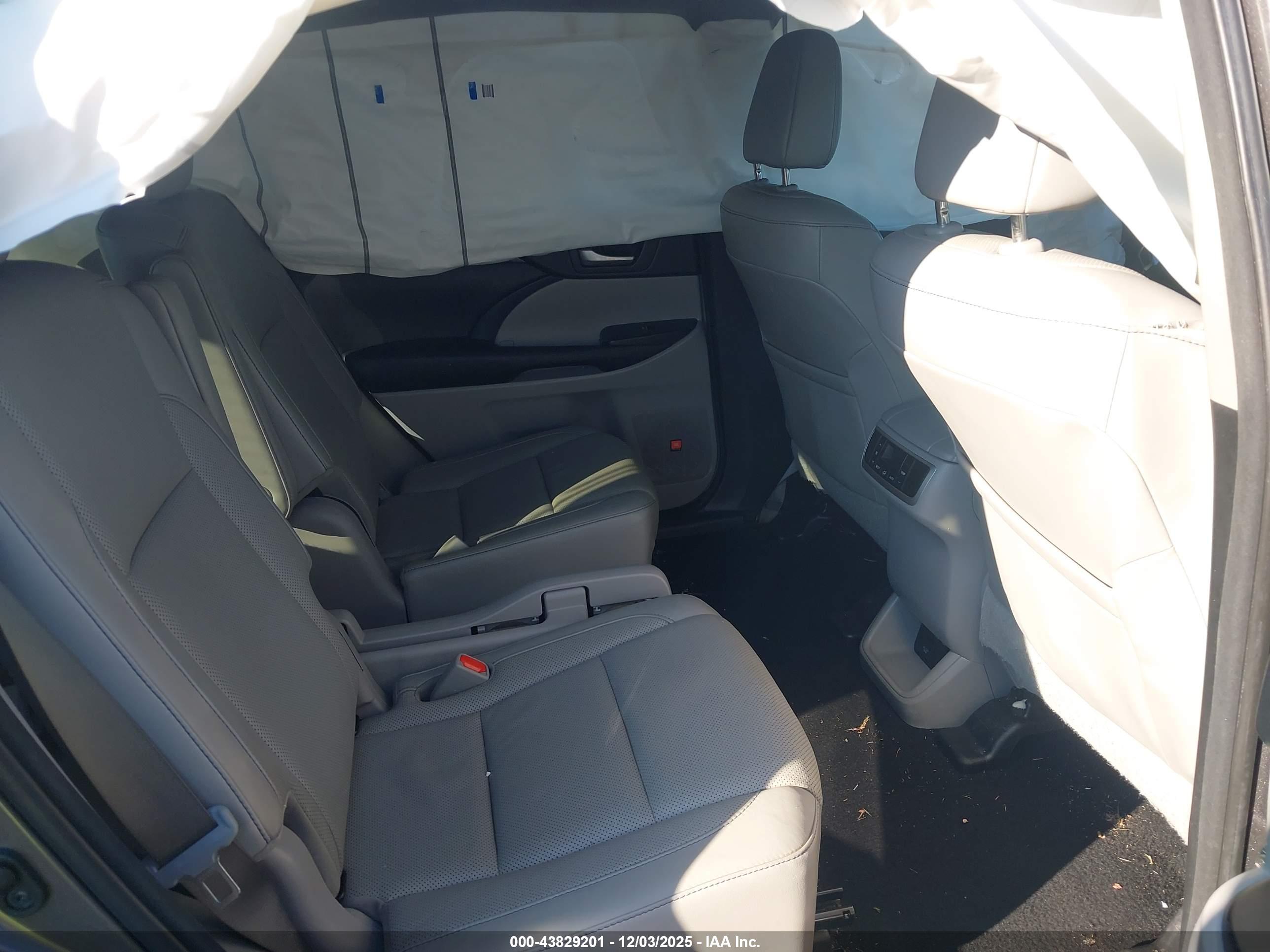 TOYOTA HIGHLANDER image 8
