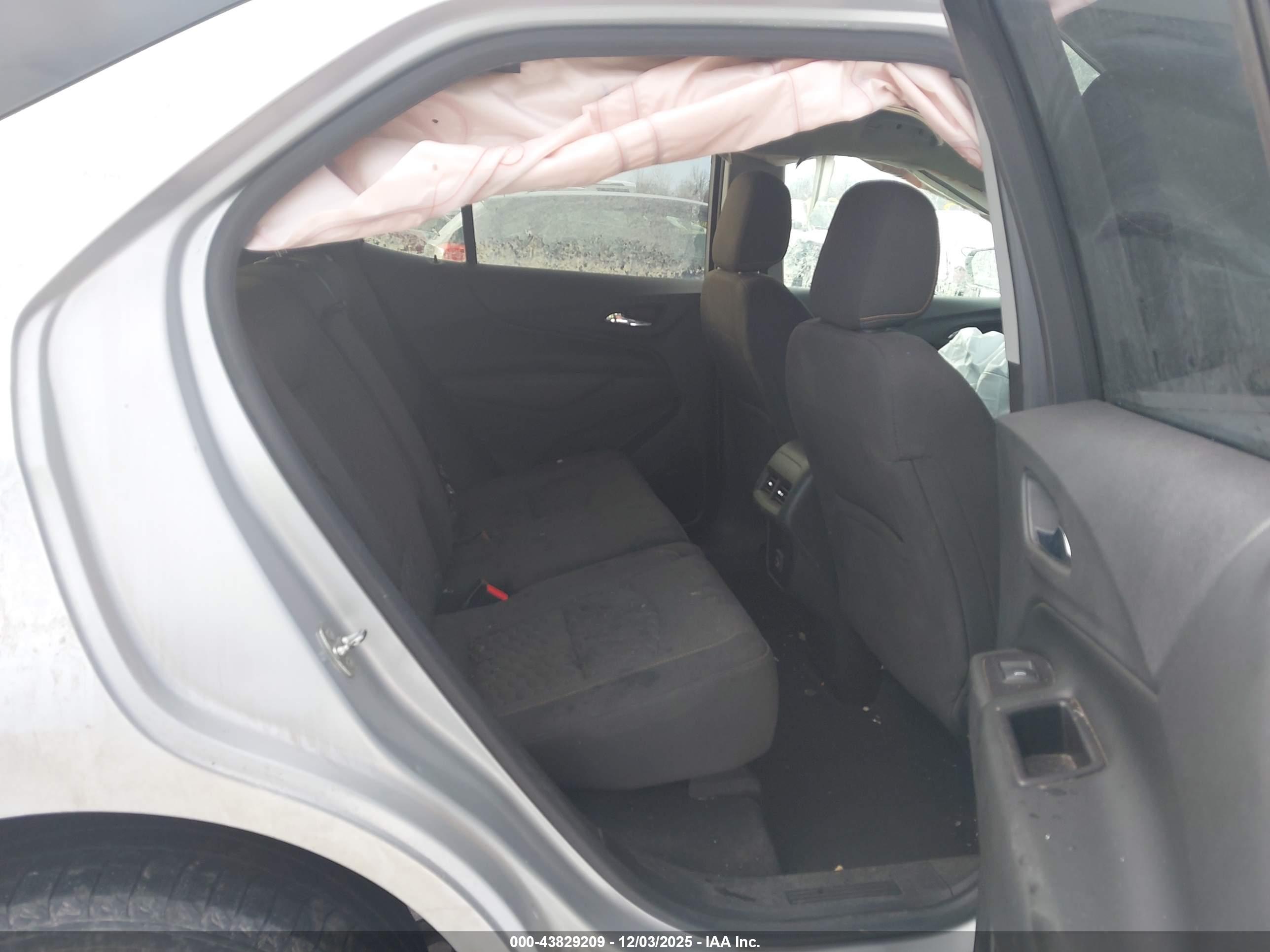 CHEVROLET EQUINOX image 8