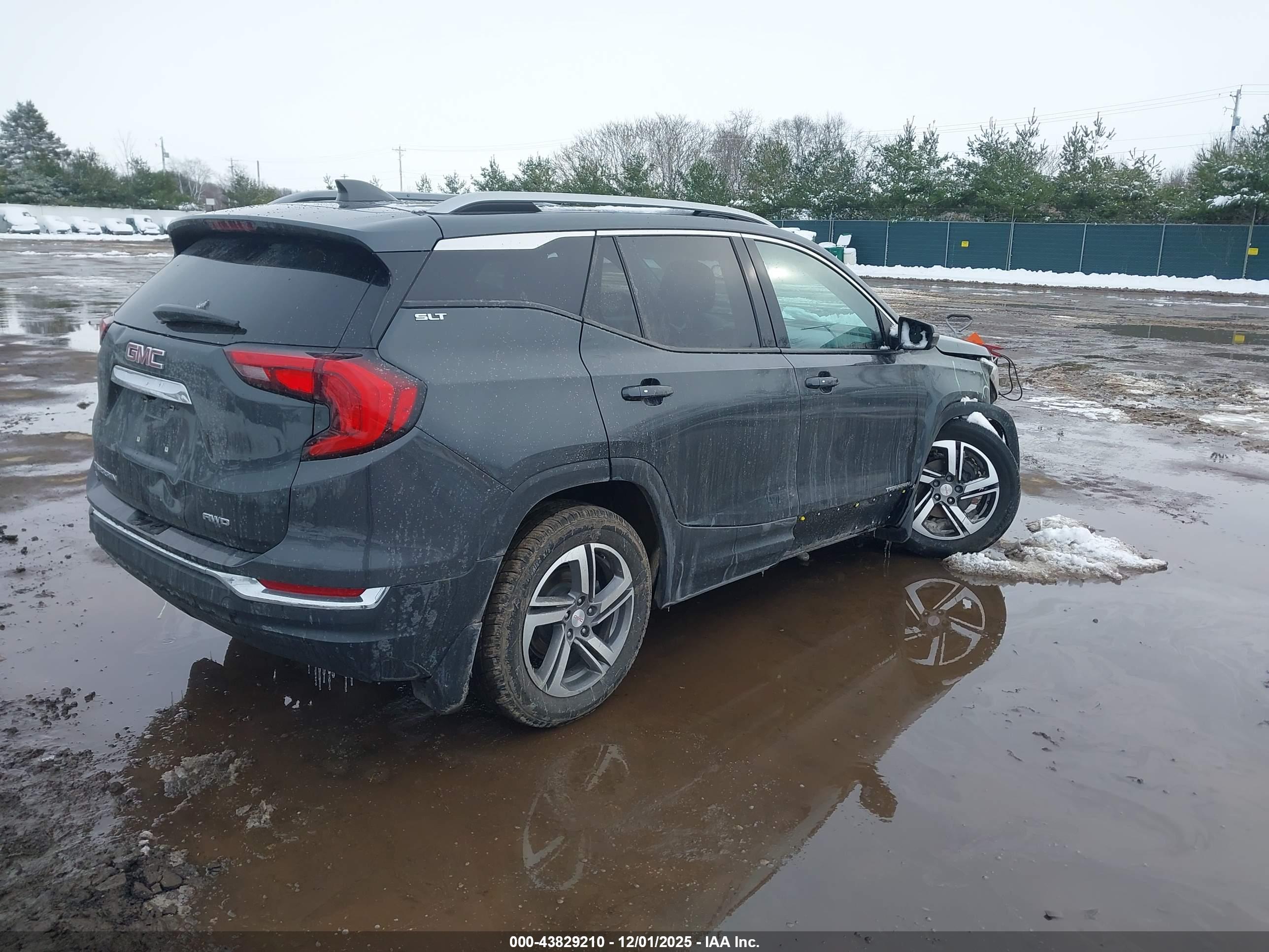 GMC TERRAIN image 4