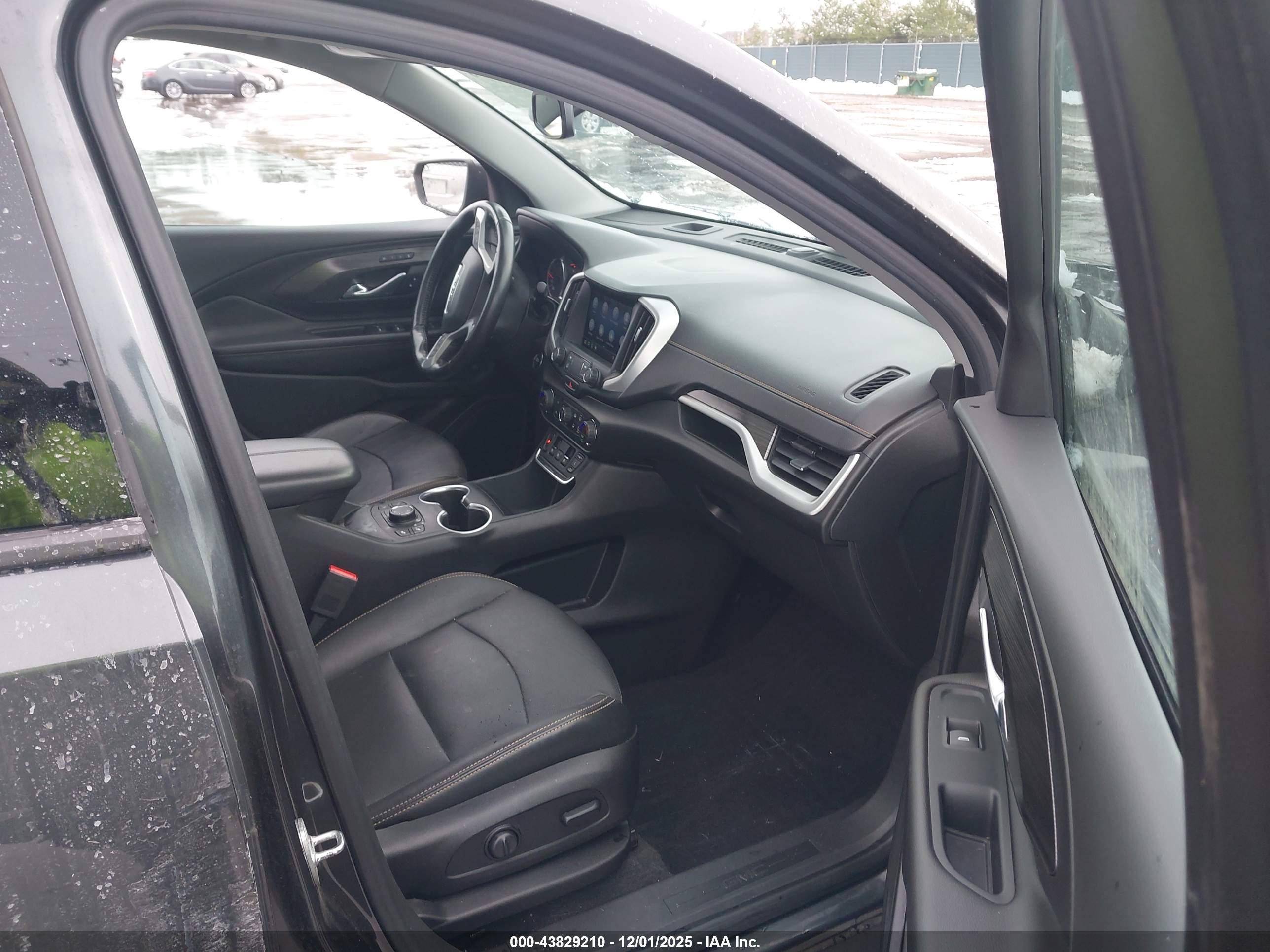 GMC TERRAIN image 5