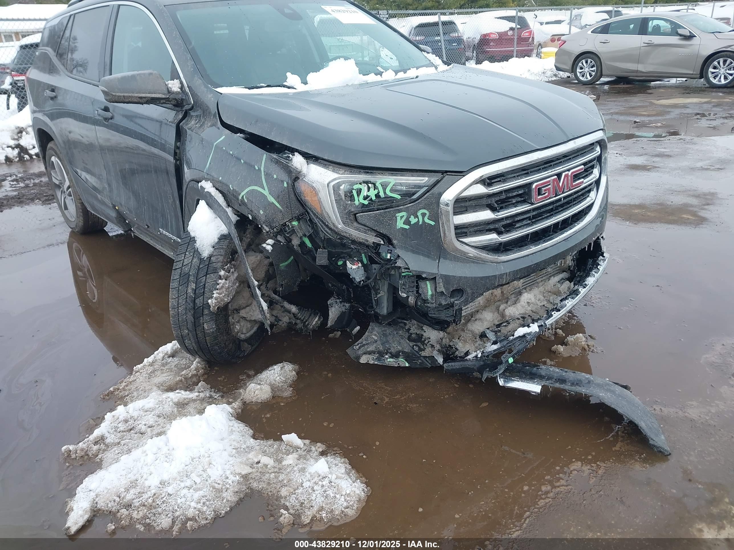 GMC TERRAIN image 6