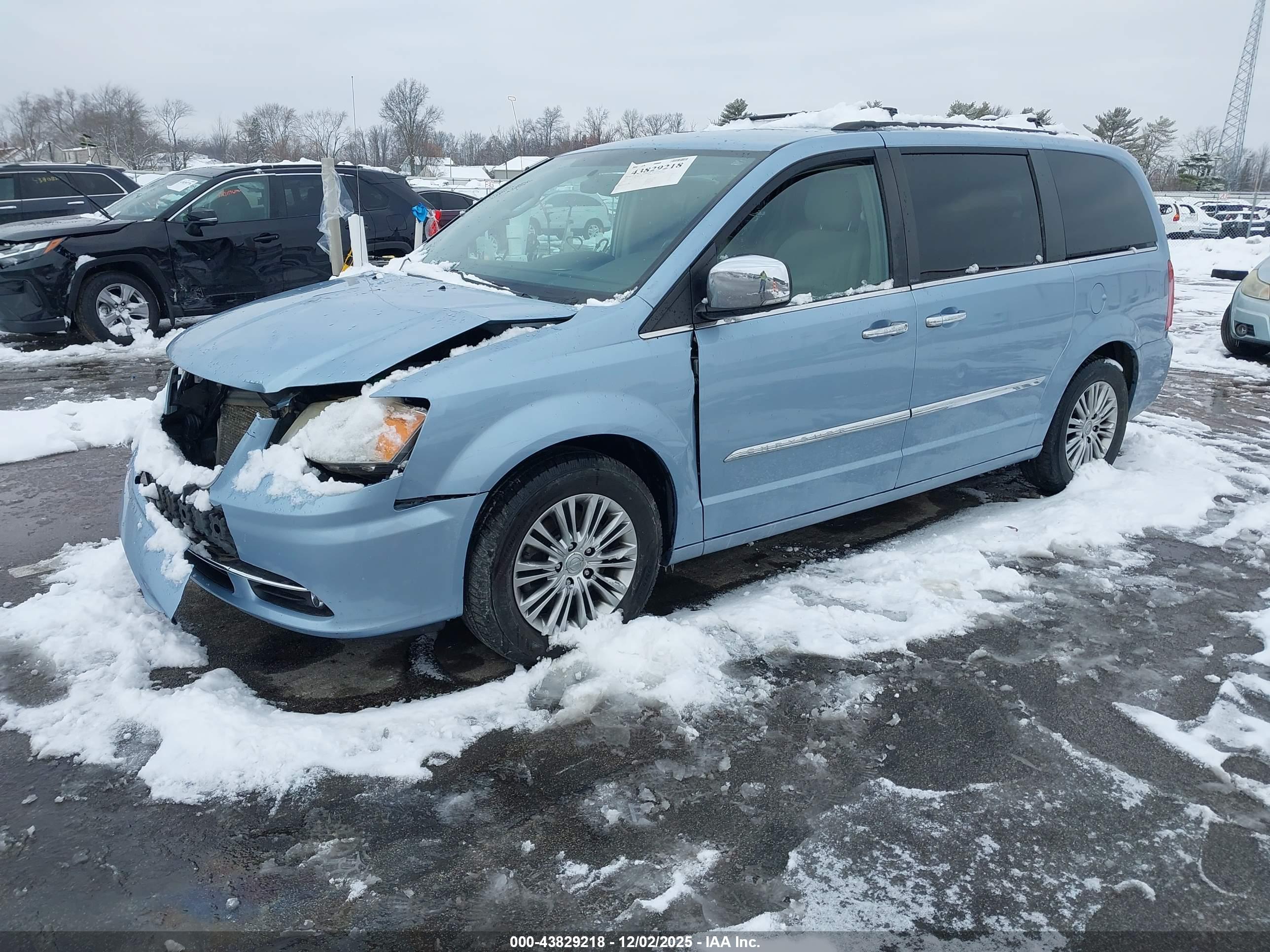 CHRYSLER TOWN image 2