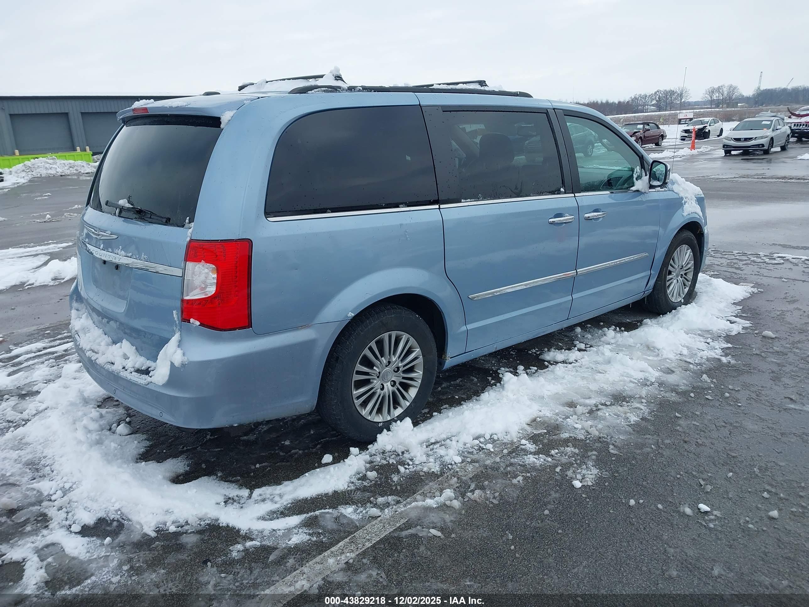CHRYSLER TOWN image 4