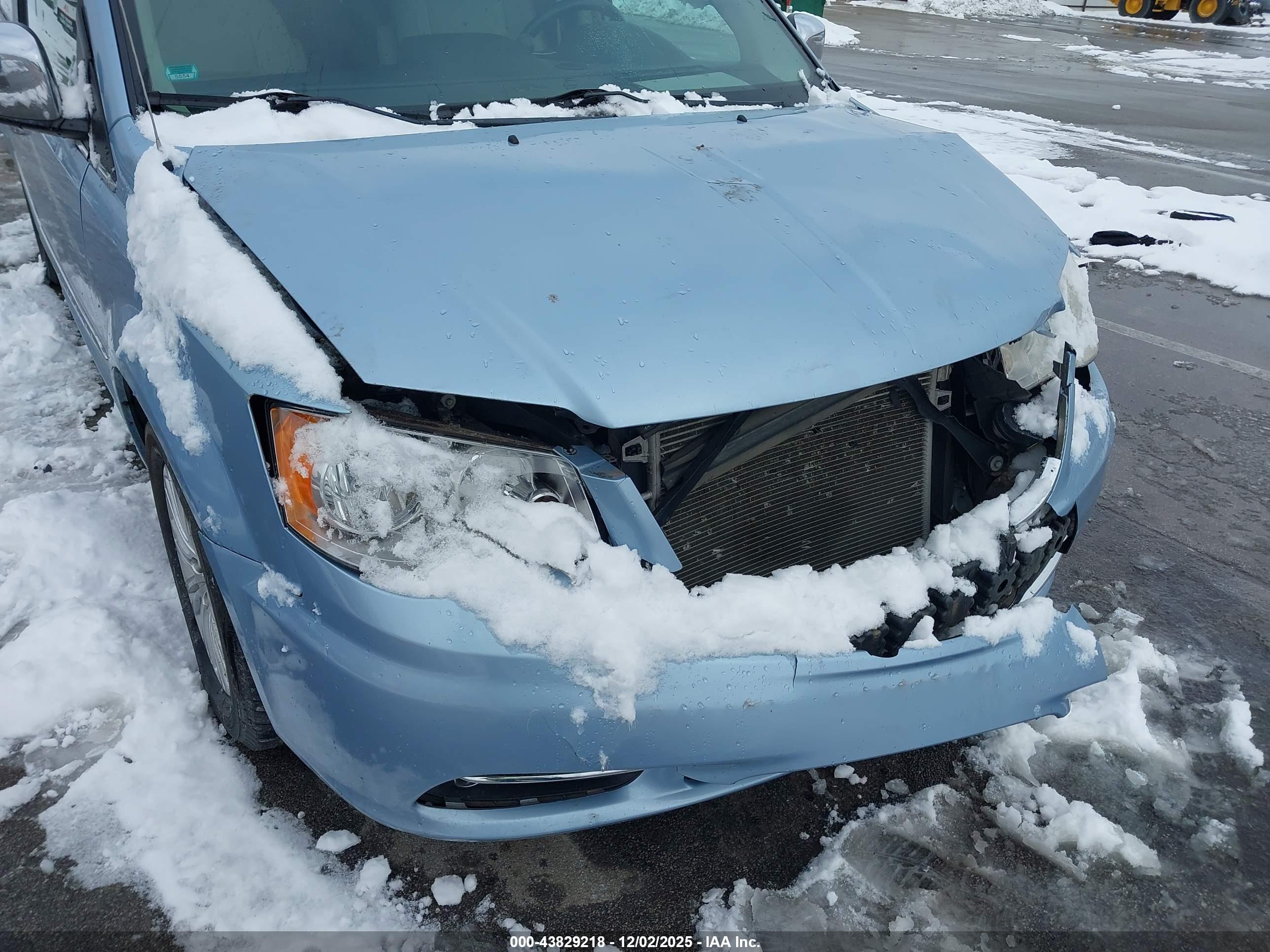 CHRYSLER TOWN image 6