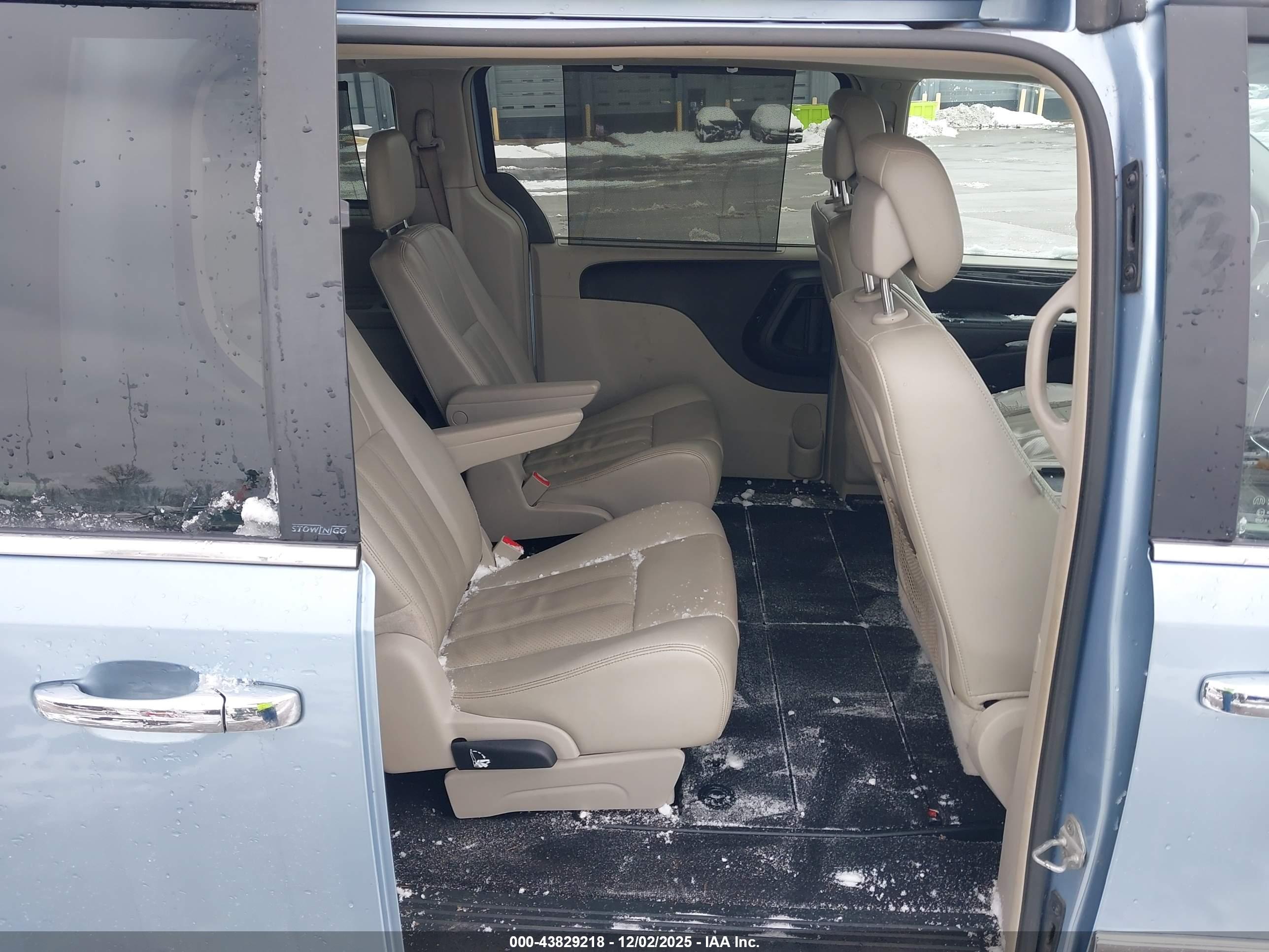 CHRYSLER TOWN image 8