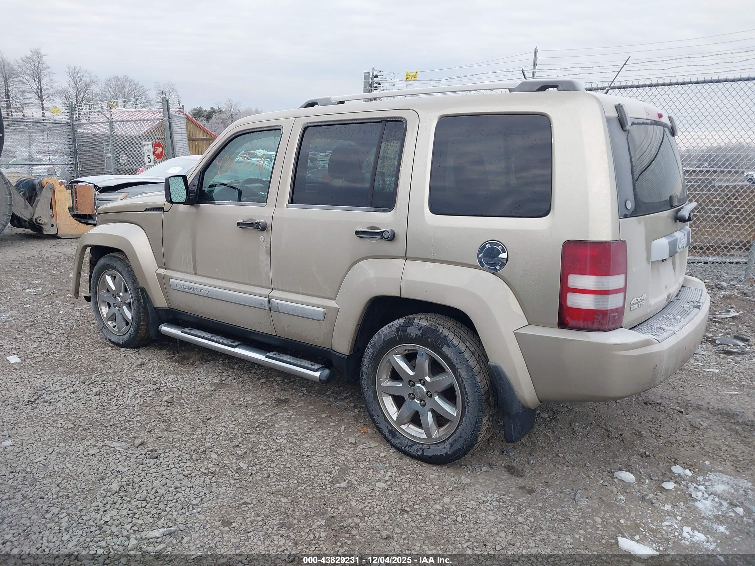 JEEP LIBERTY image 3