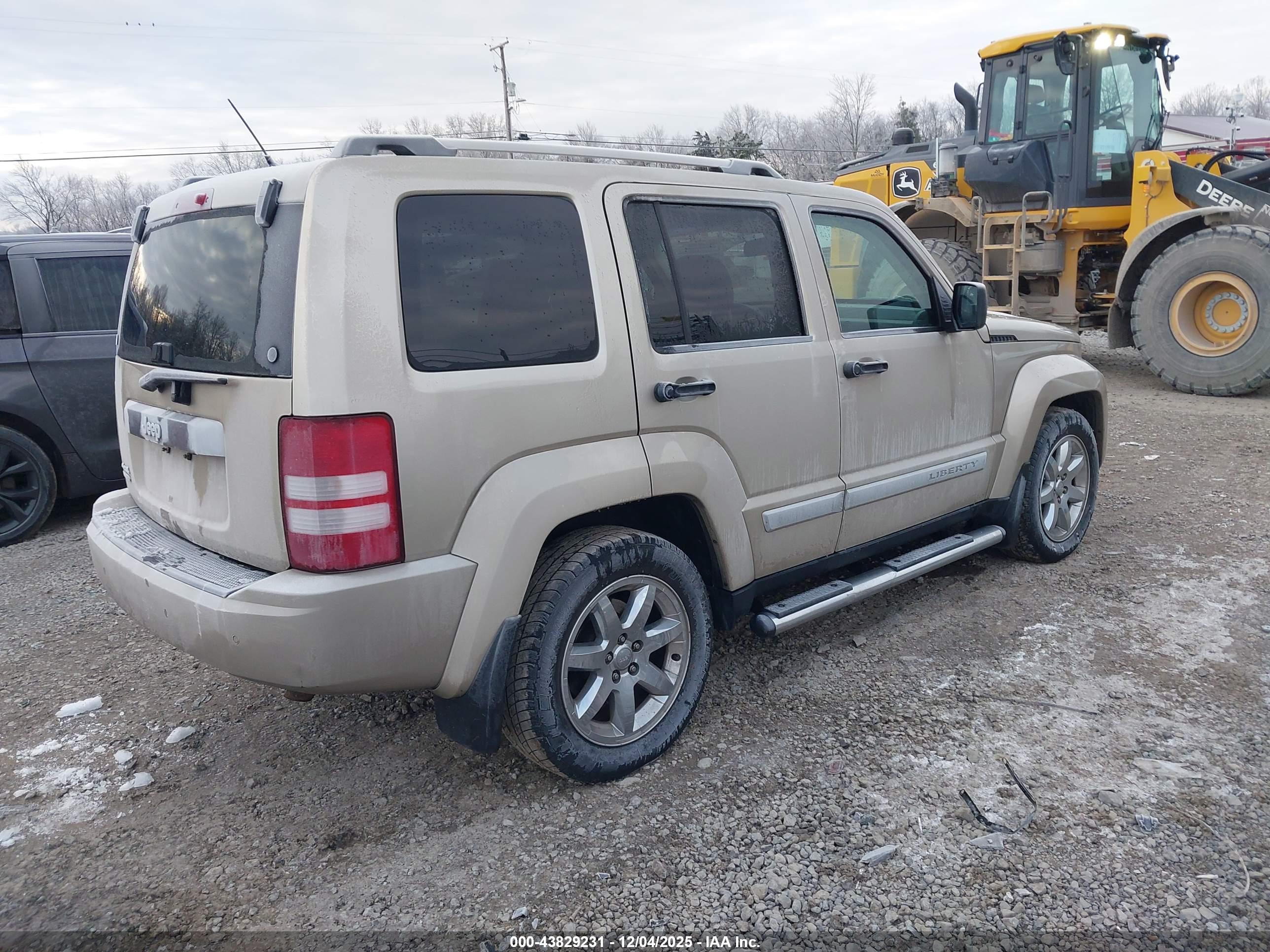 JEEP LIBERTY image 4