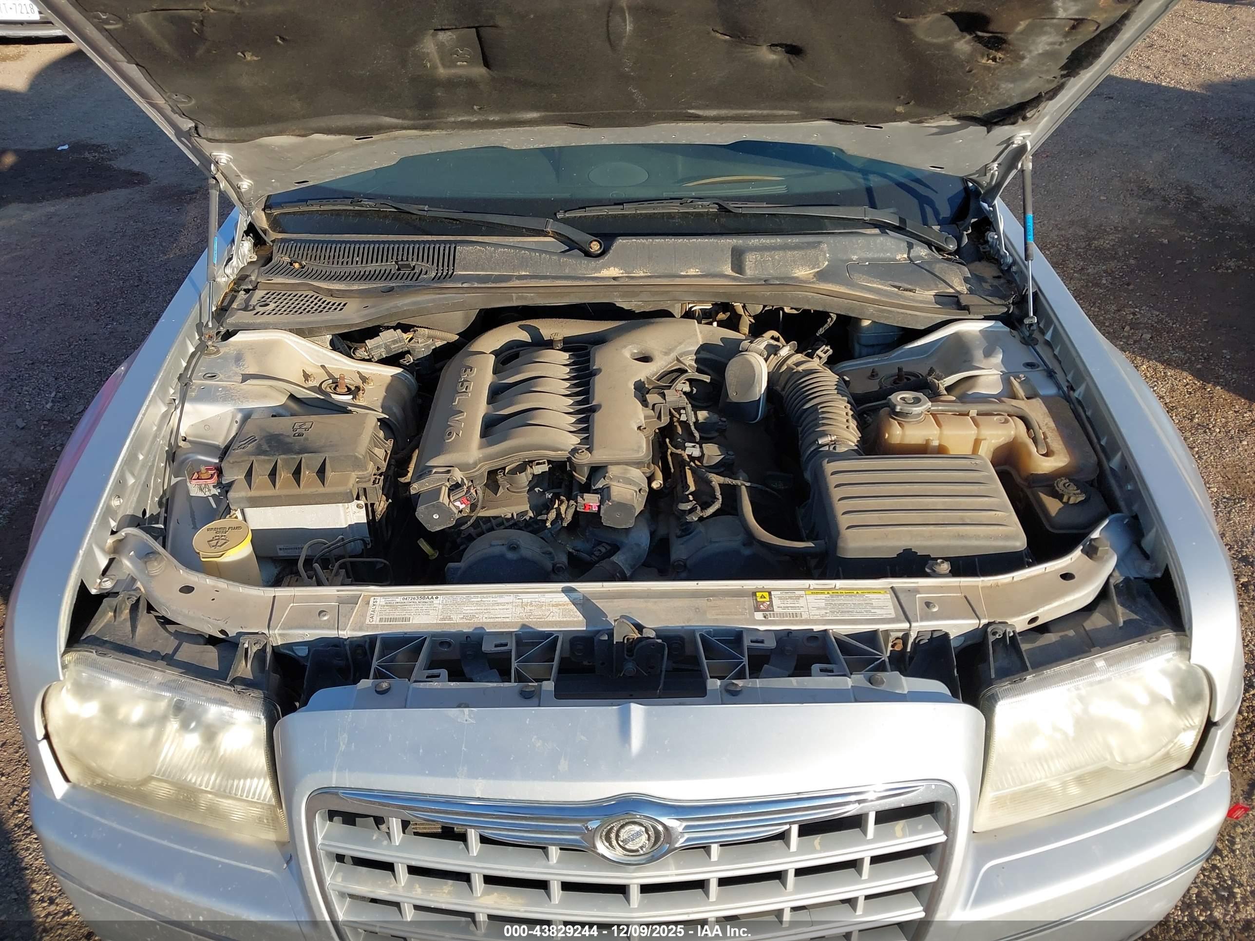 CHRYSLER 300 image 10