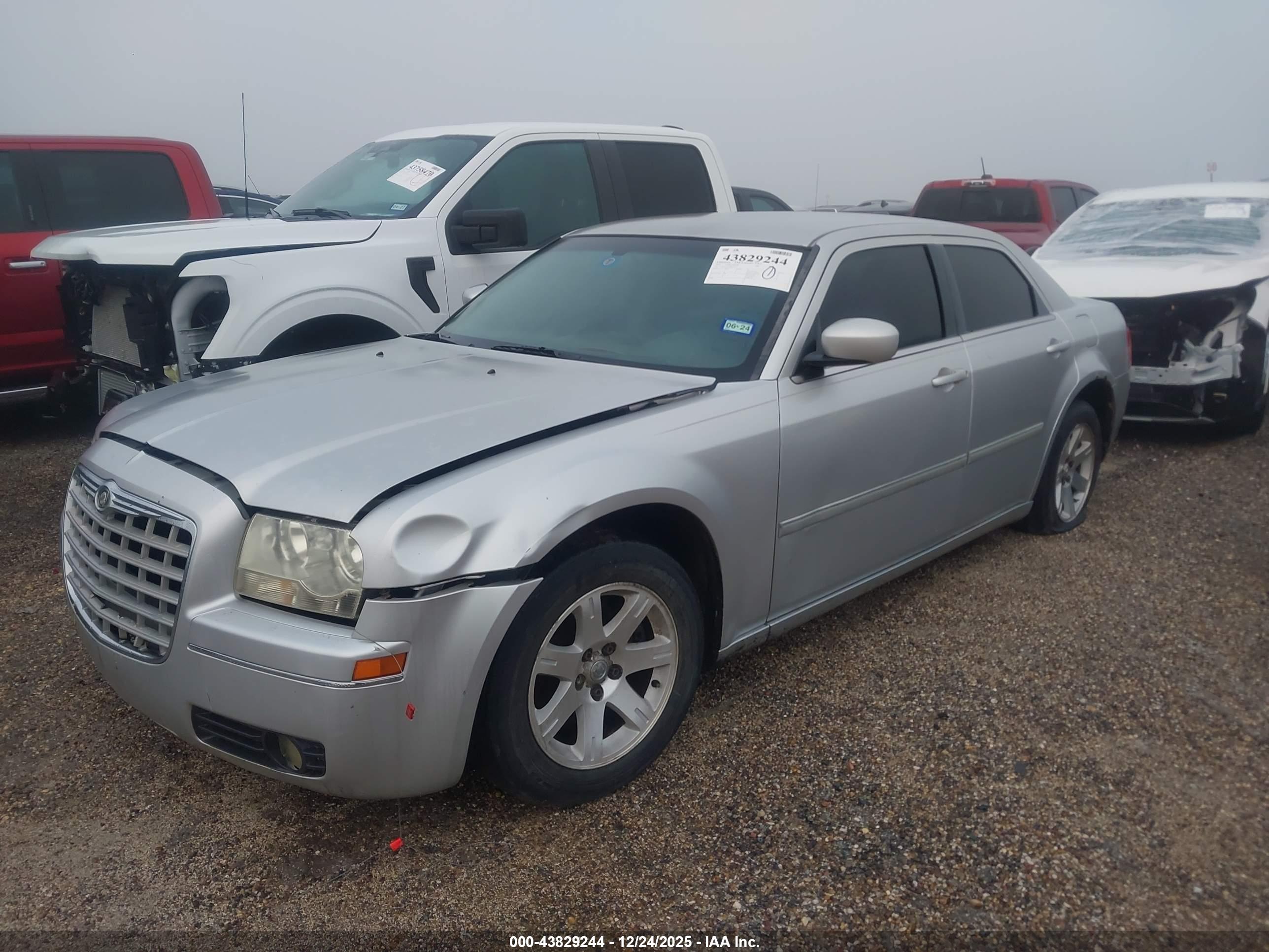 CHRYSLER 300 image 2