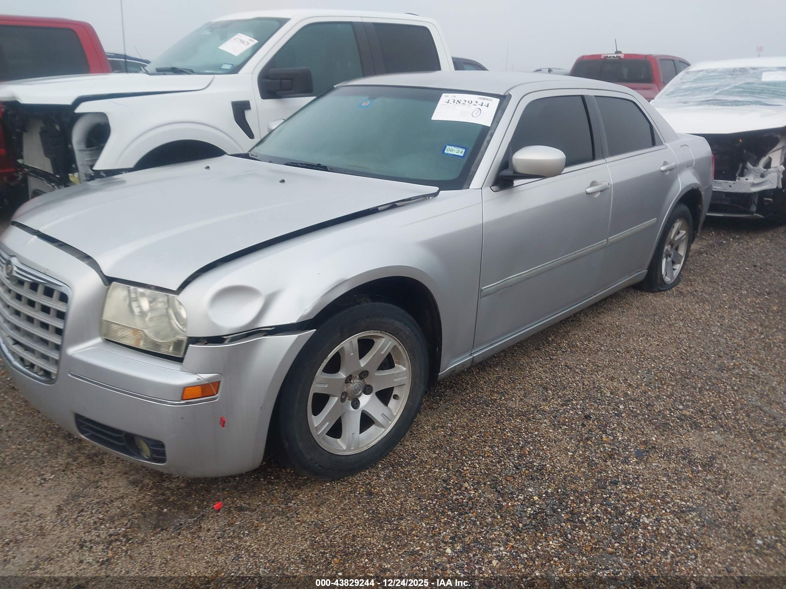 CHRYSLER 300 image 6