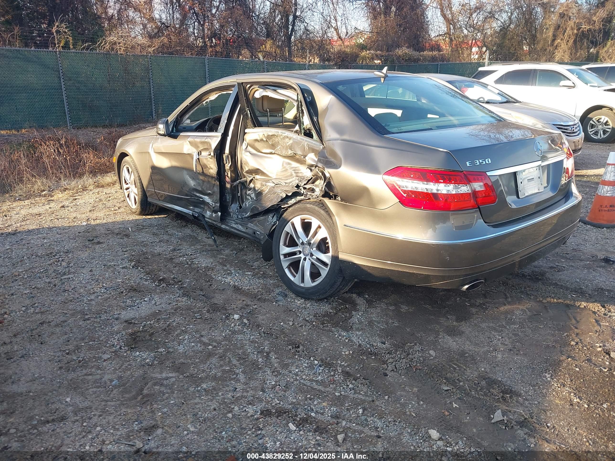 MERCEDES-BENZ E image 3
