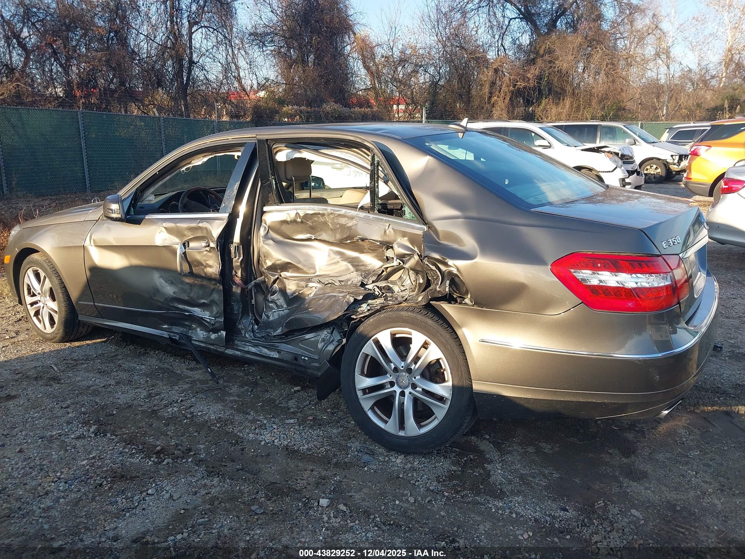 MERCEDES-BENZ E image 6